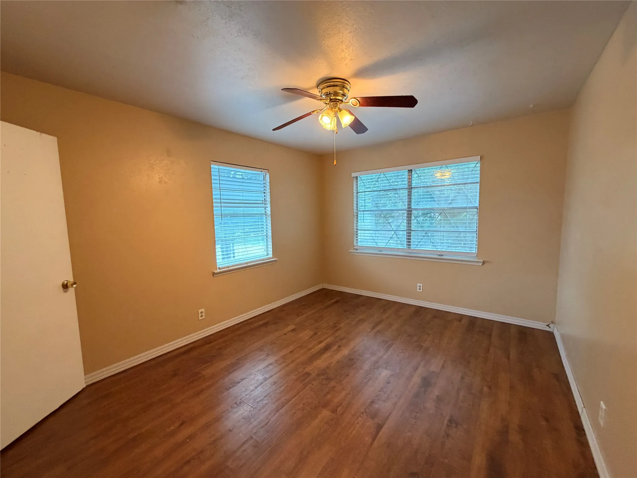 Single Family Residence For Rent in Tarrant County , 1416 Norwood Drive, Hurst, Texas 76053, 3 Bedroom, 2 Bathroom, 2 Garage spaces, 1,296 Sqft, built in 1962, mls#21167624, Real Estate Agent in Hurst, Homes For Rent in Tarrant county, Homes For Rent in Hurst, Realtor in Hurst Texas, Real Estate Brokerage Independent Realty Texas, Luminita Cordes Realtor