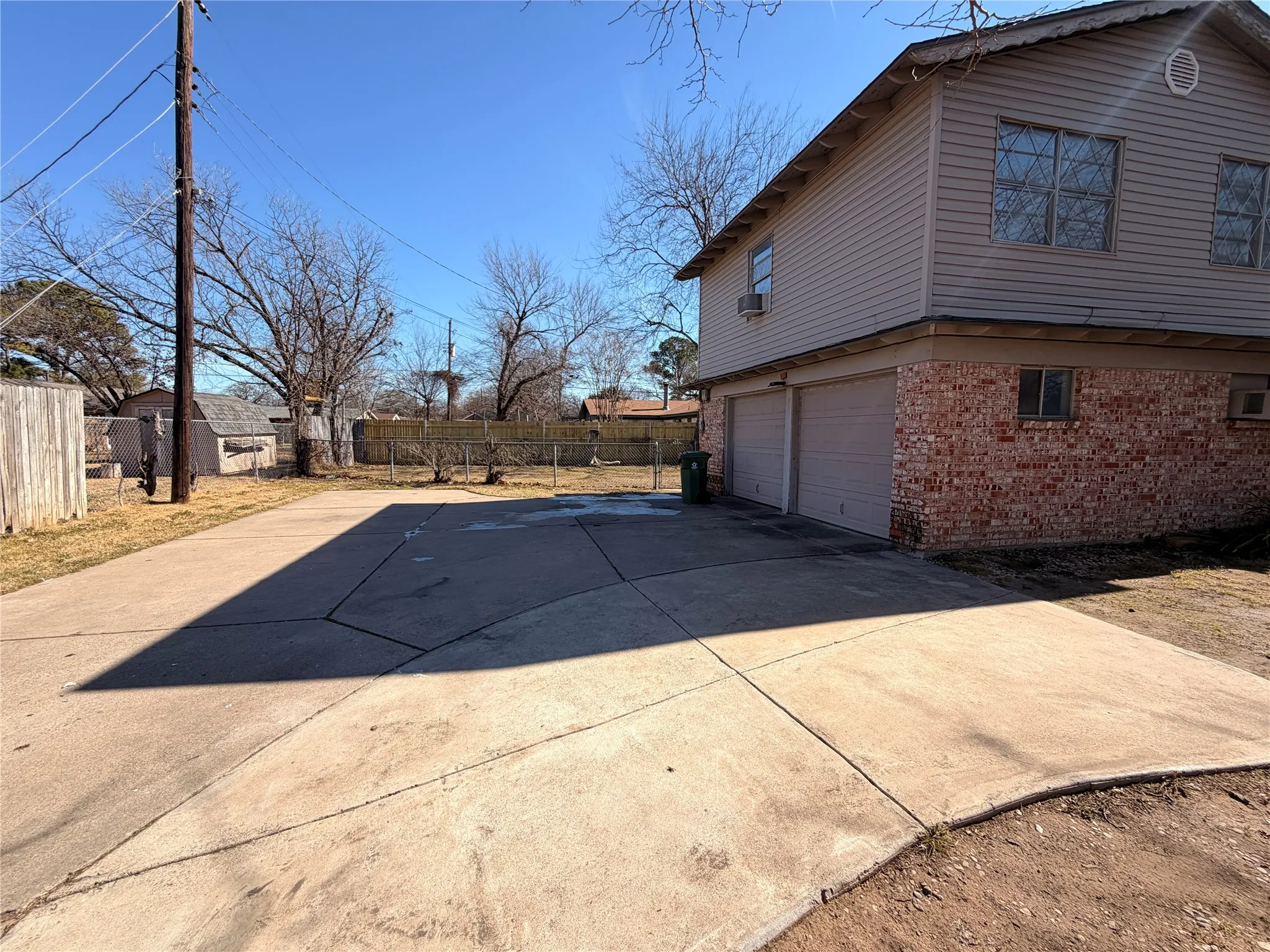 Single Family Residence For Rent in Tarrant County , 1416 Norwood Drive, Hurst, Texas 76053, 3 Bedroom, 2 Bathroom, 2 Garage spaces, 1,296 Sqft, built in 1962, mls#21167624, Real Estate Agent in Hurst, Homes For Rent in Tarrant county, Homes For Rent in Hurst, Realtor in Hurst Texas, Real Estate Brokerage Independent Realty Texas, Luminita Cordes Realtor