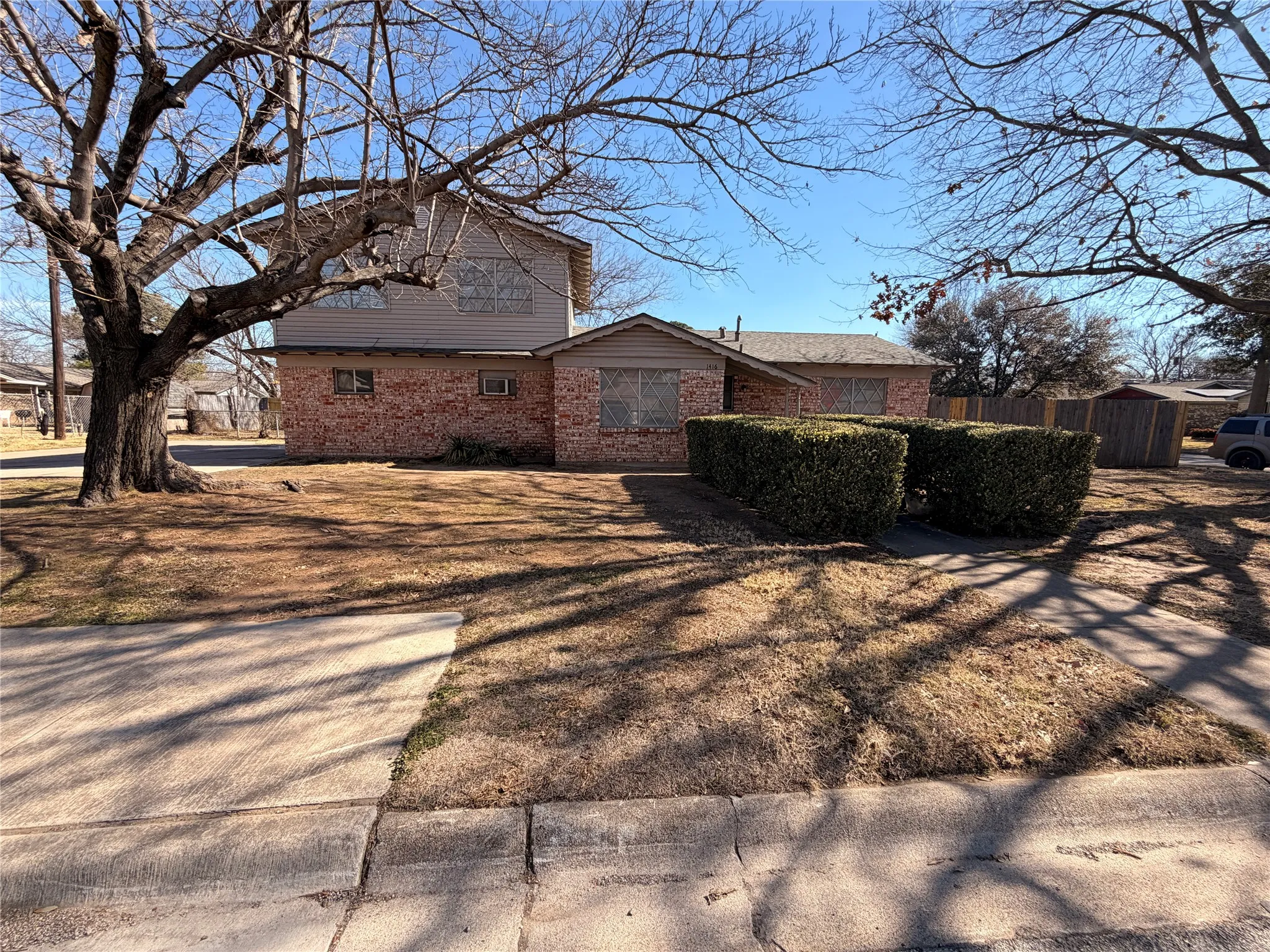Single Family Residence For Rent in Tarrant County , 1416 Norwood Drive, Hurst, Texas 76053, 3 Bedroom, 2 Bathroom, 2 Garage spaces, 1,296 Sqft, built in 1962, mls#21167624, Real Estate Agent in Hurst, Homes For Rent in Tarrant county, Homes For Rent in Hurst, Realtor in Hurst Texas, Real Estate Brokerage Independent Realty Texas, Luminita Cordes Realtor