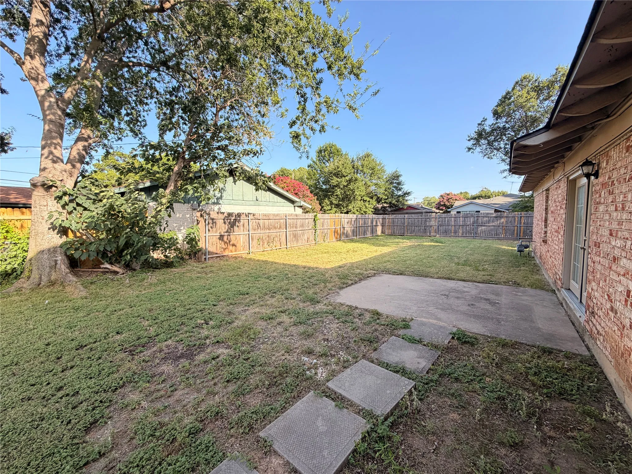 Single Family Residence For Rent in Tarrant County , 1416 Norwood Drive, Hurst, Texas 76053, 3 Bedroom, 2 Bathroom, 2 Garage spaces, 1,296 Sqft, built in 1962, mls#21167624, Real Estate Agent in Hurst, Homes For Rent in Tarrant county, Homes For Rent in Hurst, Realtor in Hurst Texas, Real Estate Brokerage Independent Realty Texas, Luminita Cordes Realtor