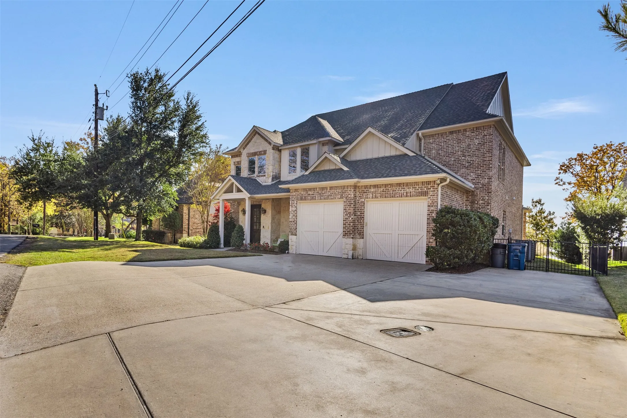 Single Family Residence For Sale in Henderson County , 11 Westview Circle, Star Harbor, Texas 75148, 5 Bedroom, 4 Bathroom, 2 Garage spaces, 4,421 Sqft, built in 2009, mls#21167653, Real Estate Agent in Star Harbor, Homes For Sale in Henderson county, Homes For Sale in Star Harbor, Realtor in Star Harbor Texas, Real Estate Brokerage Independent Realty Texas, Luminita Cordes Realtor