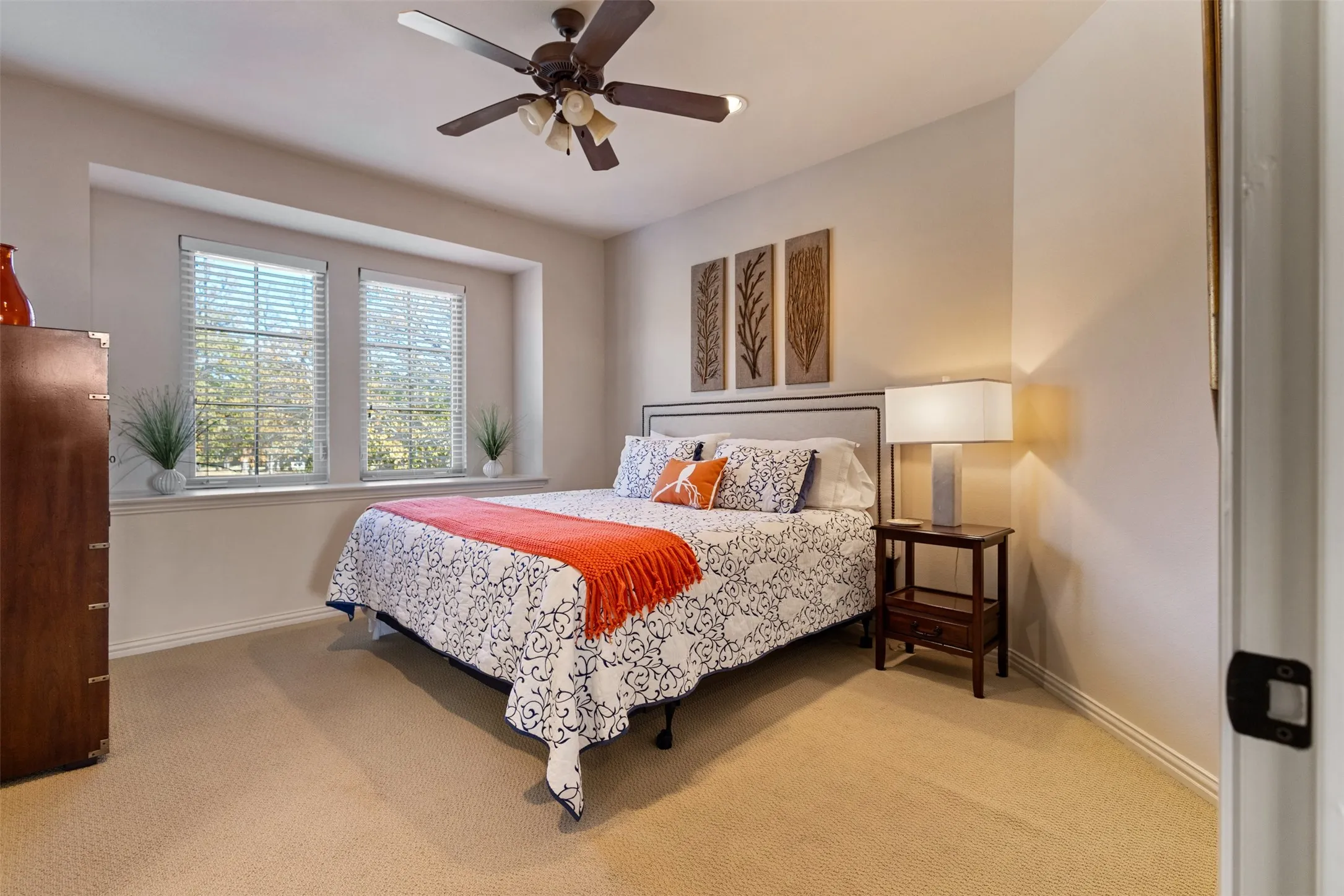 Single Family Residence For Sale in Henderson County , 11 Westview Circle, Star Harbor, Texas 75148, 5 Bedroom, 4 Bathroom, 2 Garage spaces, 4,421 Sqft, built in 2009, mls#21167653, Real Estate Agent in Star Harbor, Homes For Sale in Henderson county, Homes For Sale in Star Harbor, Realtor in Star Harbor Texas, Real Estate Brokerage Independent Realty Texas, Luminita Cordes Realtor