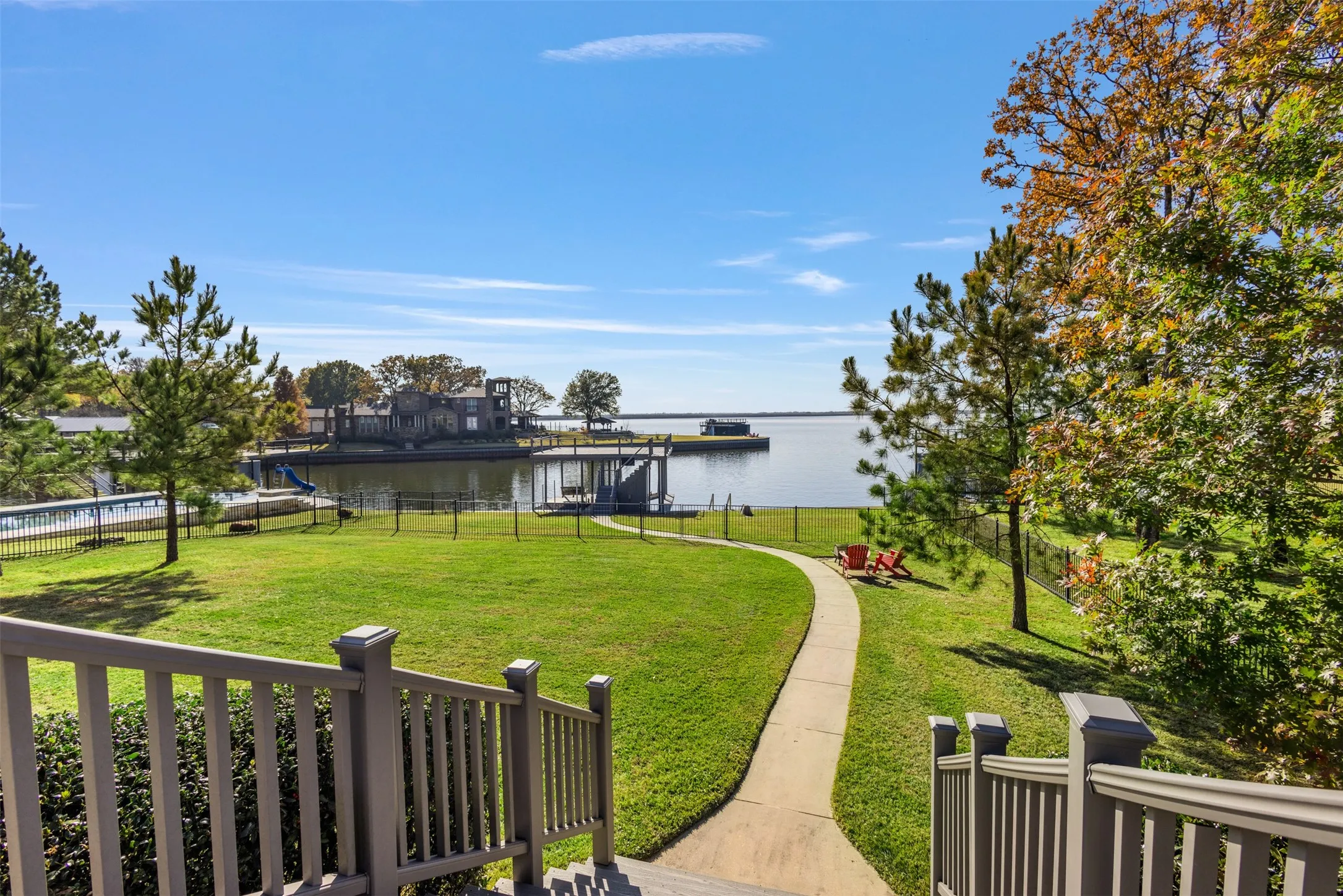 Single Family Residence For Sale in Henderson County , 11 Westview Circle, Star Harbor, Texas 75148, 5 Bedroom, 4 Bathroom, 2 Garage spaces, 4,421 Sqft, built in 2009, mls#21167653, Real Estate Agent in Star Harbor, Homes For Sale in Henderson county, Homes For Sale in Star Harbor, Realtor in Star Harbor Texas, Real Estate Brokerage Independent Realty Texas, Luminita Cordes Realtor