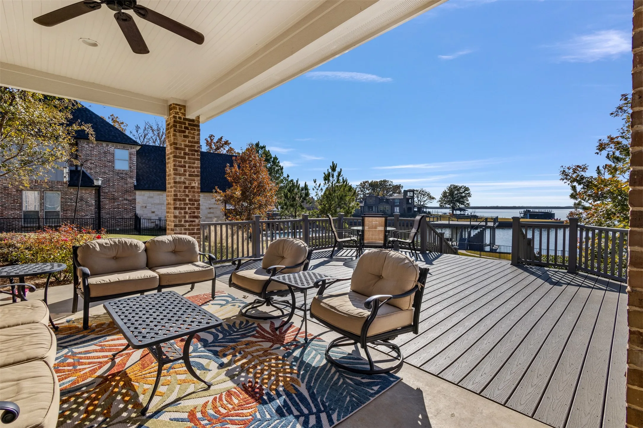 Single Family Residence For Sale in Henderson County , 11 Westview Circle, Star Harbor, Texas 75148, 5 Bedroom, 4 Bathroom, 2 Garage spaces, 4,421 Sqft, built in 2009, mls#21167653, Real Estate Agent in Star Harbor, Homes For Sale in Henderson county, Homes For Sale in Star Harbor, Realtor in Star Harbor Texas, Real Estate Brokerage Independent Realty Texas, Luminita Cordes Realtor