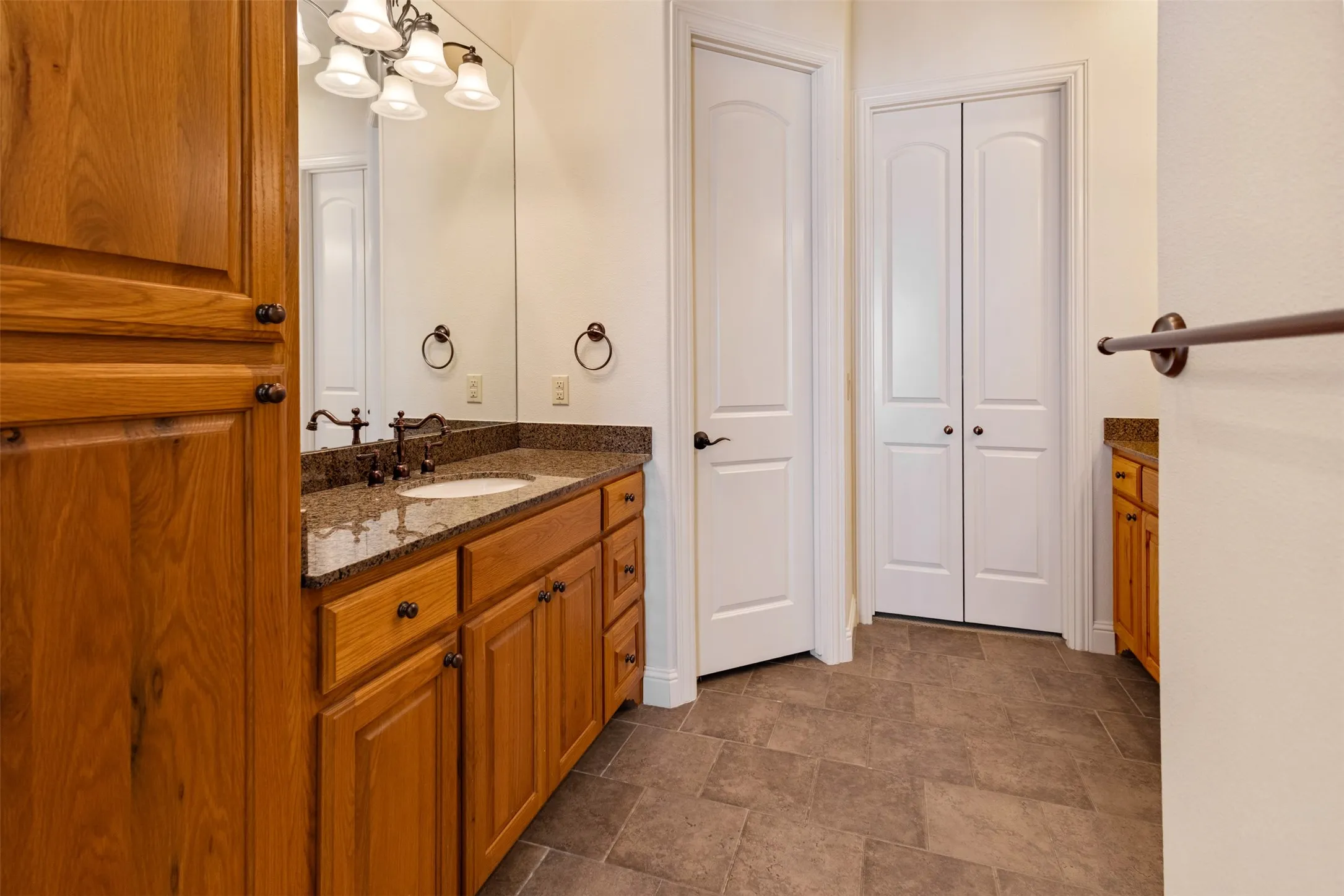 Single Family Residence For Sale in Henderson County , 11 Westview Circle, Star Harbor, Texas 75148, 5 Bedroom, 4 Bathroom, 2 Garage spaces, 4,421 Sqft, built in 2009, mls#21167653, Real Estate Agent in Star Harbor, Homes For Sale in Henderson county, Homes For Sale in Star Harbor, Realtor in Star Harbor Texas, Real Estate Brokerage Independent Realty Texas, Luminita Cordes Realtor