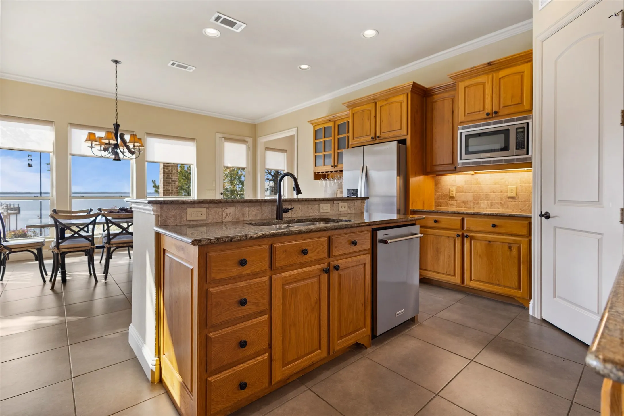 Single Family Residence For Sale in Henderson County , 11 Westview Circle, Star Harbor, Texas 75148, 5 Bedroom, 4 Bathroom, 2 Garage spaces, 4,421 Sqft, built in 2009, mls#21167653, Real Estate Agent in Star Harbor, Homes For Sale in Henderson county, Homes For Sale in Star Harbor, Realtor in Star Harbor Texas, Real Estate Brokerage Independent Realty Texas, Luminita Cordes Realtor