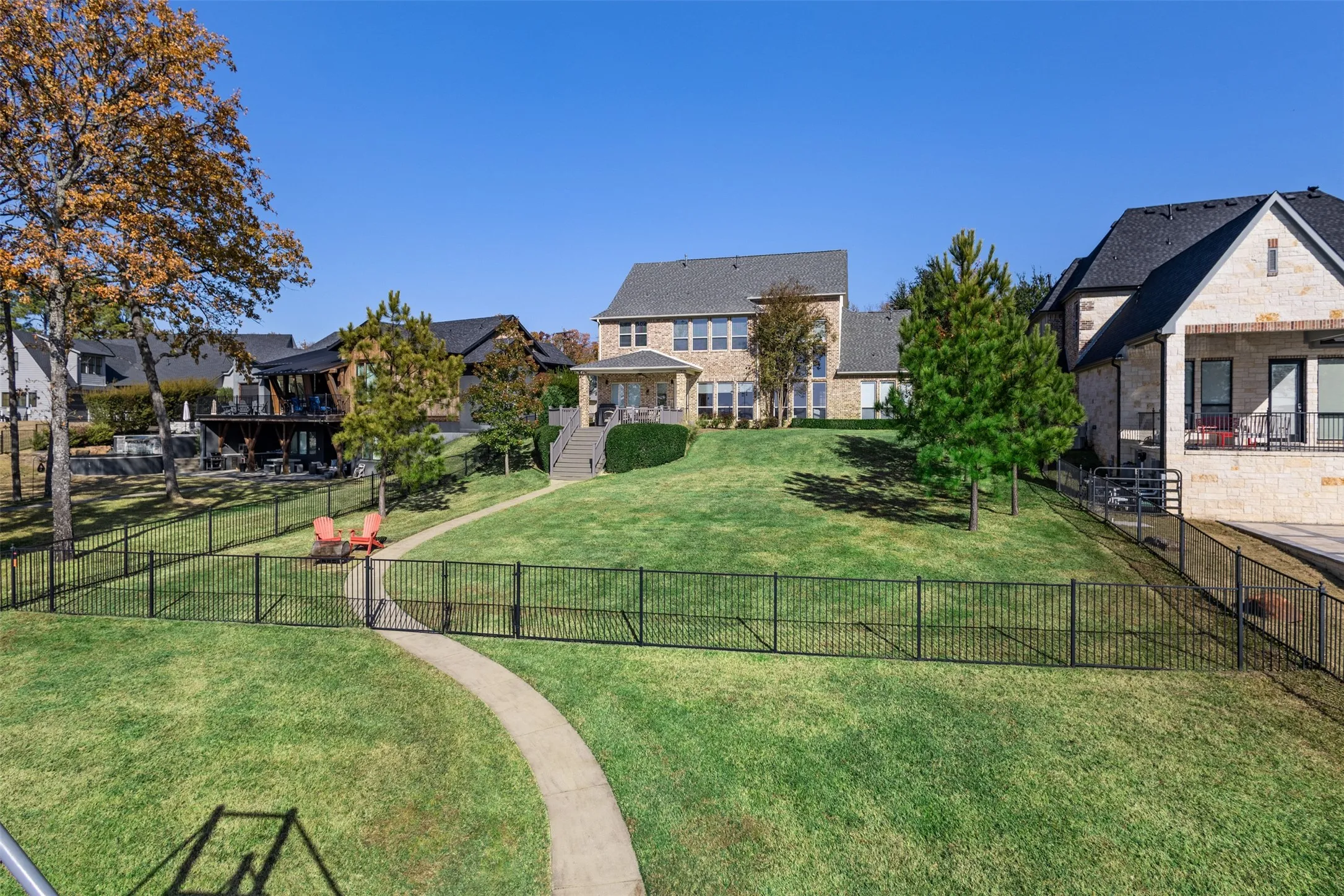 Single Family Residence For Sale in Henderson County , 11 Westview Circle, Star Harbor, Texas 75148, 5 Bedroom, 4 Bathroom, 2 Garage spaces, 4,421 Sqft, built in 2009, mls#21167653, Real Estate Agent in Star Harbor, Homes For Sale in Henderson county, Homes For Sale in Star Harbor, Realtor in Star Harbor Texas, Real Estate Brokerage Independent Realty Texas, Luminita Cordes Realtor