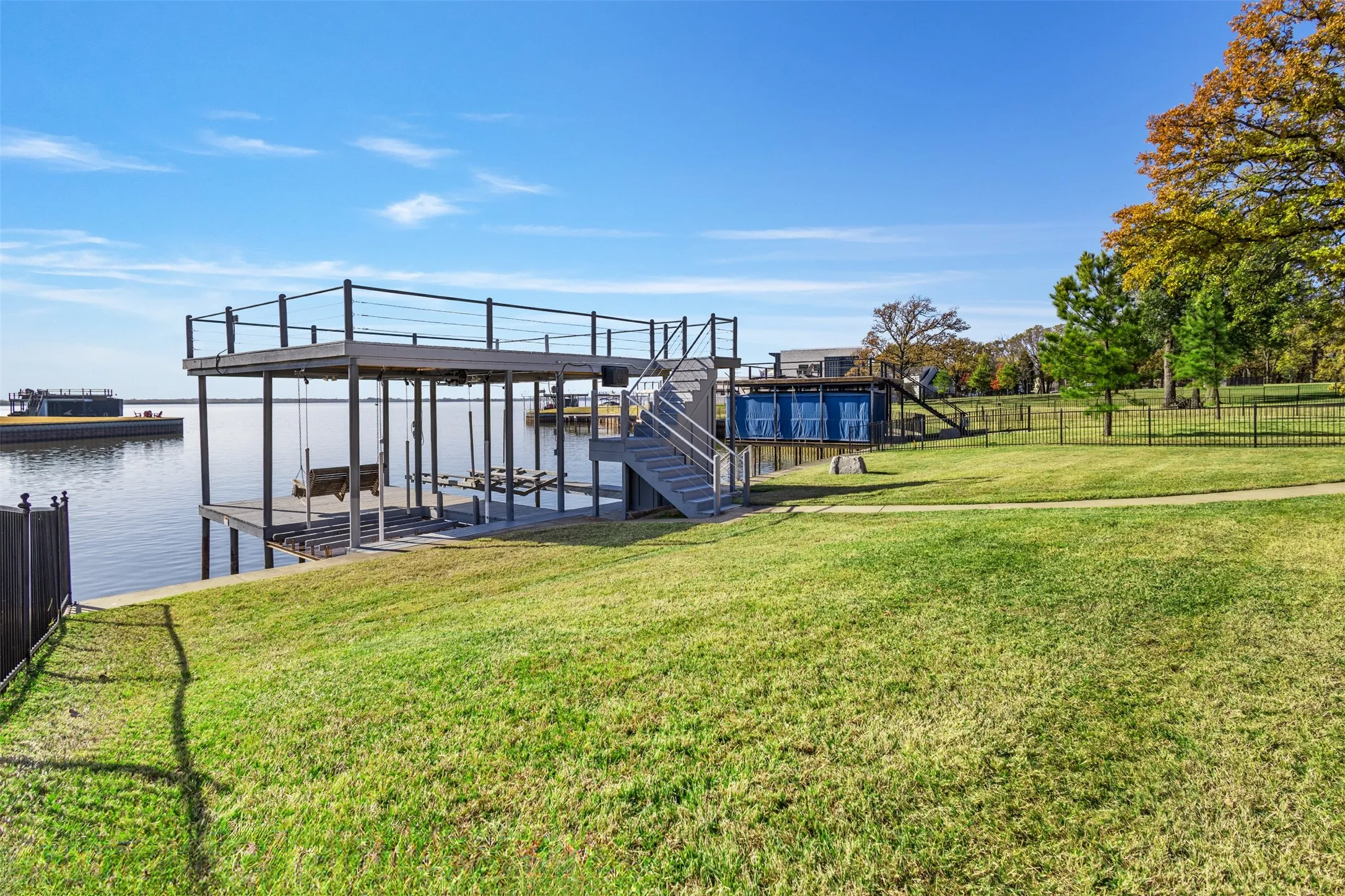Single Family Residence For Sale in Henderson County , 11 Westview Circle, Star Harbor, Texas 75148, 5 Bedroom, 4 Bathroom, 2 Garage spaces, 4,421 Sqft, built in 2009, mls#21167653, Real Estate Agent in Star Harbor, Homes For Sale in Henderson county, Homes For Sale in Star Harbor, Realtor in Star Harbor Texas, Real Estate Brokerage Independent Realty Texas, Luminita Cordes Realtor