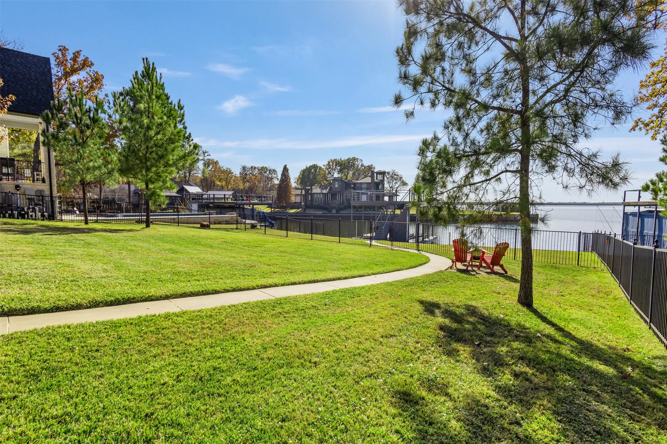 Single Family Residence For Sale in Henderson County , 11 Westview Circle, Star Harbor, Texas 75148, 5 Bedroom, 4 Bathroom, 2 Garage spaces, 4,421 Sqft, built in 2009, mls#21167653, Real Estate Agent in Star Harbor, Homes For Sale in Henderson county, Homes For Sale in Star Harbor, Realtor in Star Harbor Texas, Real Estate Brokerage Independent Realty Texas, Luminita Cordes Realtor