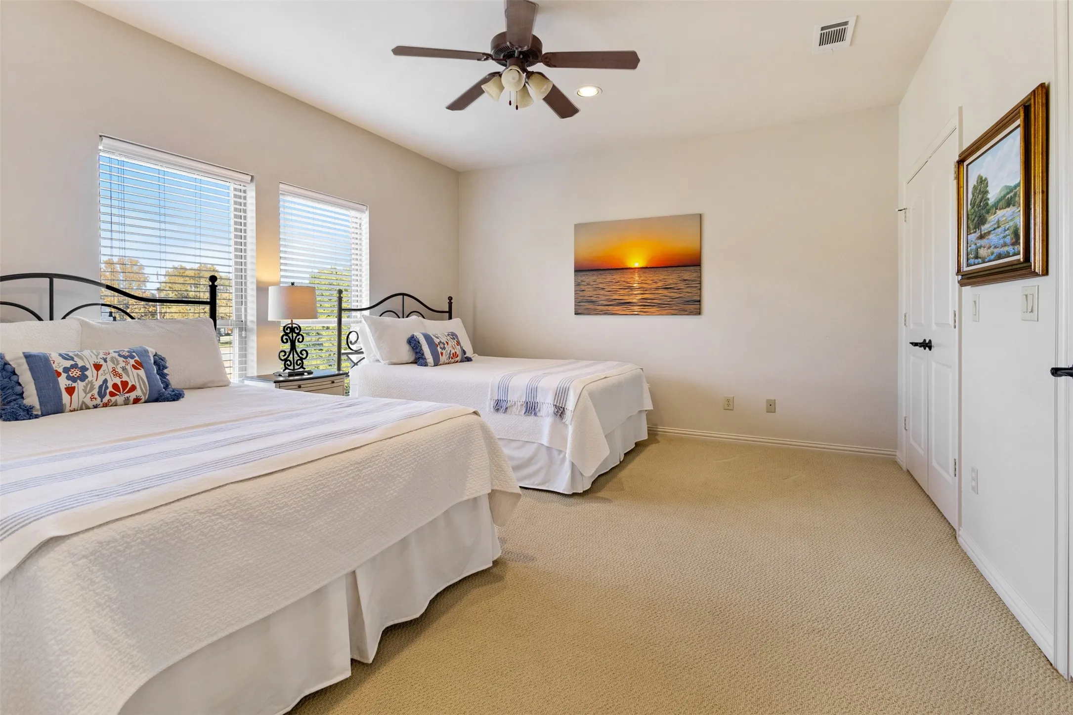 Single Family Residence For Sale in Henderson County , 11 Westview Circle, Star Harbor, Texas 75148, 5 Bedroom, 4 Bathroom, 2 Garage spaces, 4,421 Sqft, built in 2009, mls#21167653, Real Estate Agent in Star Harbor, Homes For Sale in Henderson county, Homes For Sale in Star Harbor, Realtor in Star Harbor Texas, Real Estate Brokerage Independent Realty Texas, Luminita Cordes Realtor