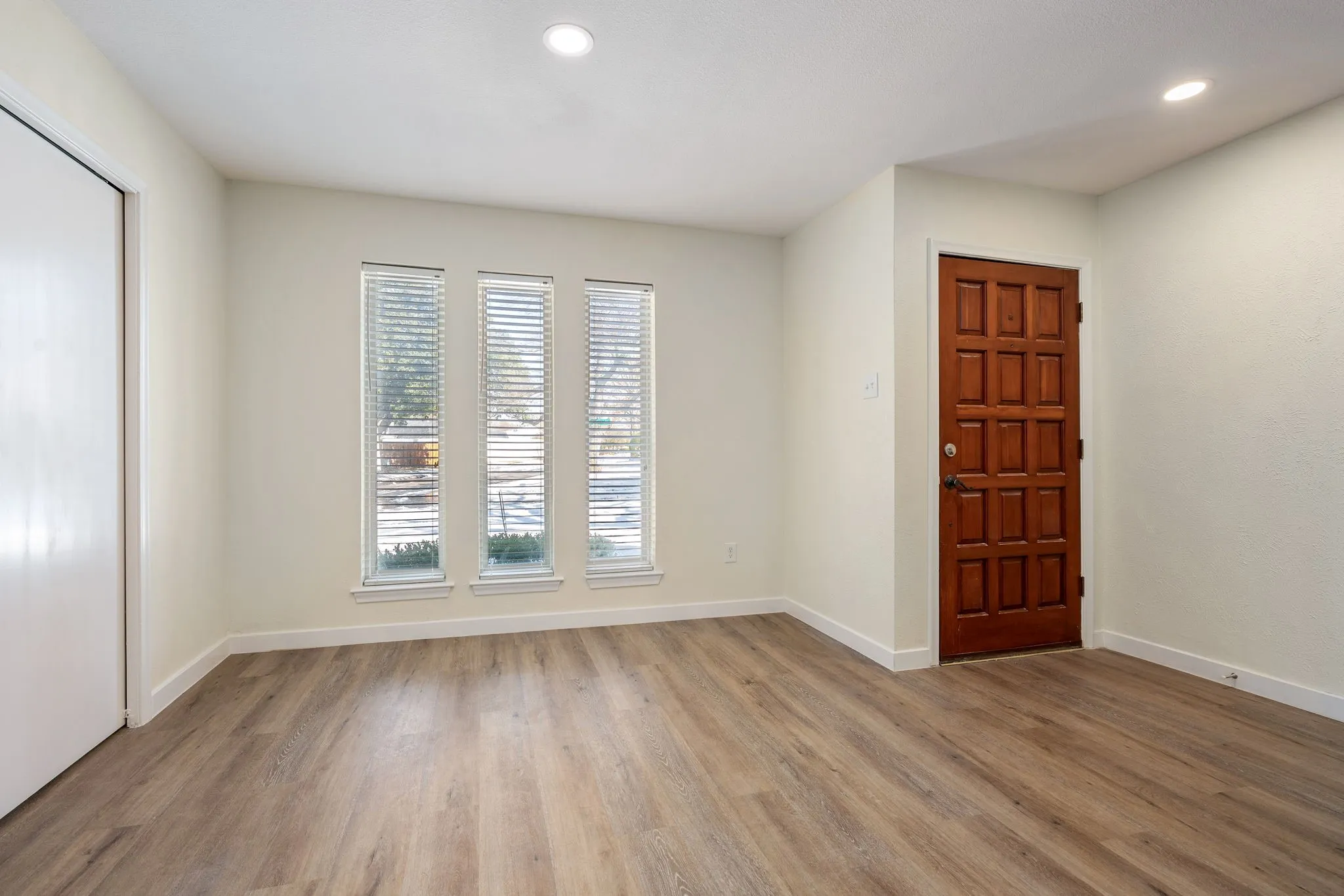 Single Family Residence For Sale in Dallas County , 10521 Sandpiper Lane, Dallas, Texas 75230, 3 Bedroom, 2 Bathroom, 2 Garage spaces, 1,859 Sqft, built in 1971, mls#21167797, Real Estate Agent in Dallas, Homes For Sale in Dallas county, Homes For Sale in Dallas, Realtor in Dallas Texas, Real Estate Brokerage Independent Realty Texas, Luminita Cordes Realtor