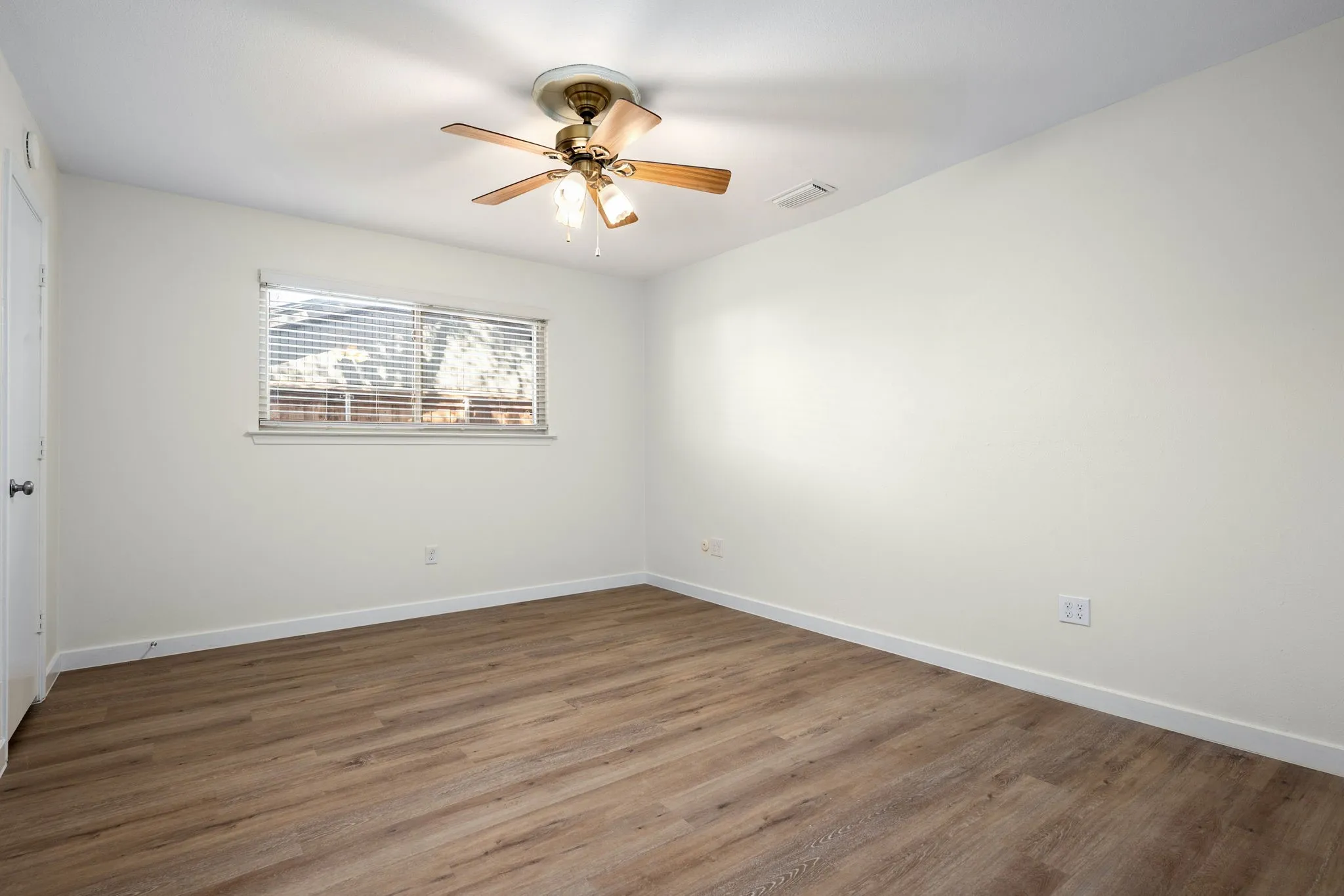 Single Family Residence For Sale in Dallas County , 10521 Sandpiper Lane, Dallas, Texas 75230, 3 Bedroom, 2 Bathroom, 2 Garage spaces, 1,859 Sqft, built in 1971, mls#21167797, Real Estate Agent in Dallas, Homes For Sale in Dallas county, Homes For Sale in Dallas, Realtor in Dallas Texas, Real Estate Brokerage Independent Realty Texas, Luminita Cordes Realtor