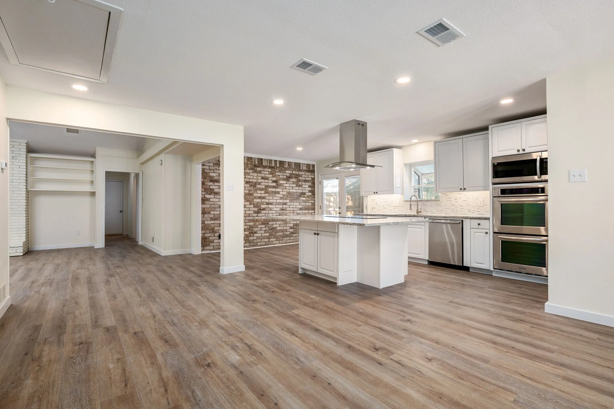 Single Family Residence For Sale in Dallas County , 10521 Sandpiper Lane, Dallas, Texas 75230, 3 Bedroom, 2 Bathroom, 2 Garage spaces, 1,859 Sqft, built in 1971, mls#21167797, Real Estate Agent in Dallas, Homes For Sale in Dallas county, Homes For Sale in Dallas, Realtor in Dallas Texas, Real Estate Brokerage Independent Realty Texas, Luminita Cordes Realtor
