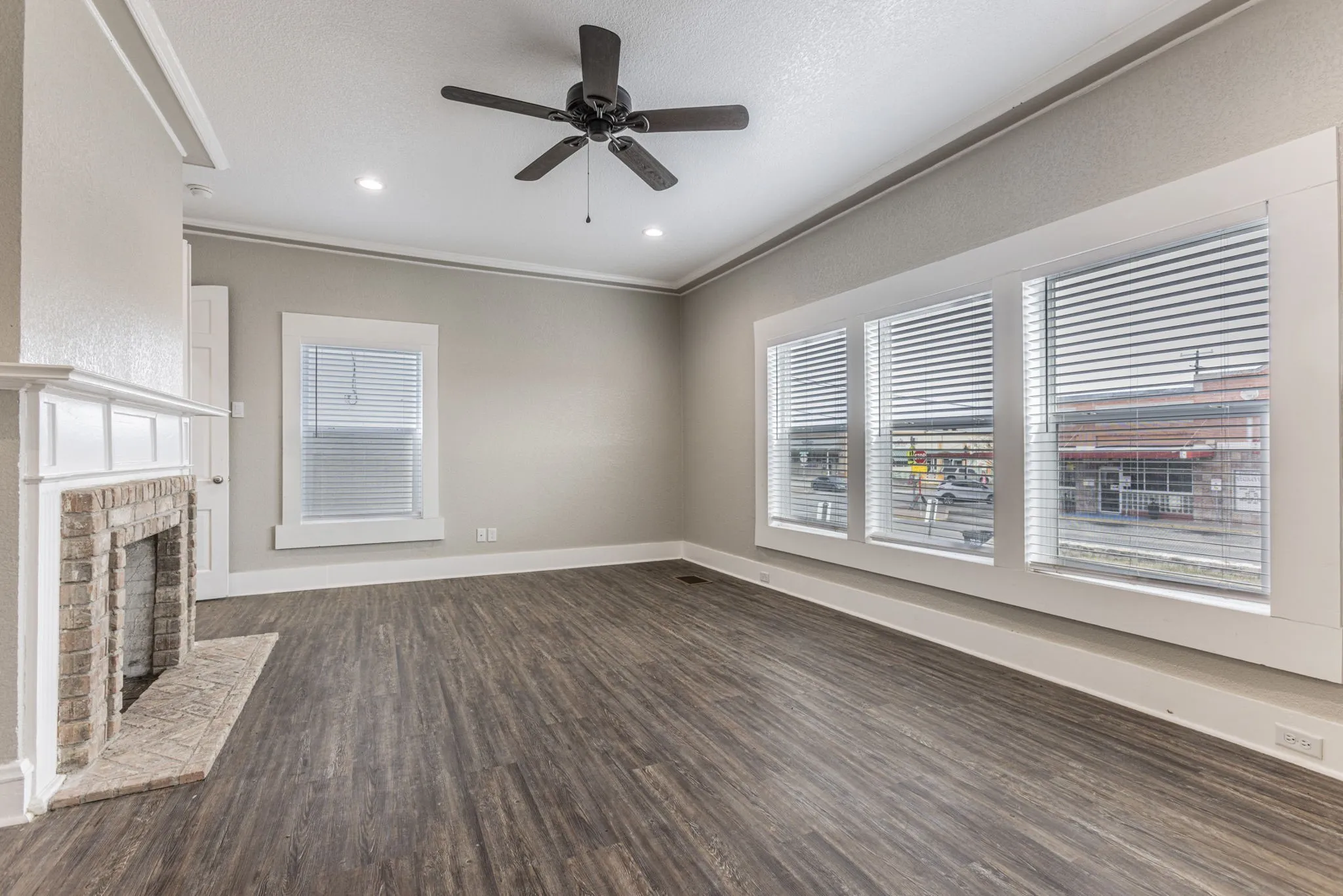 Single Family Residence For Sale in Mc Lennan County , 1314 N 15th Street, Waco, Texas 76707, 4 Bedroom, 2 Bathroom, Garage spaces, 2,122 Sqft, built in 1912, Preowned, mls#21160436, Real Estate Agent in Waco, Homes For Sale in Mc Lennan county, Homes For Sale in Waco, Realtor in Waco Texas, Real Estate Brokerage Independent Realty Texas, Luminita Cordes Realtor