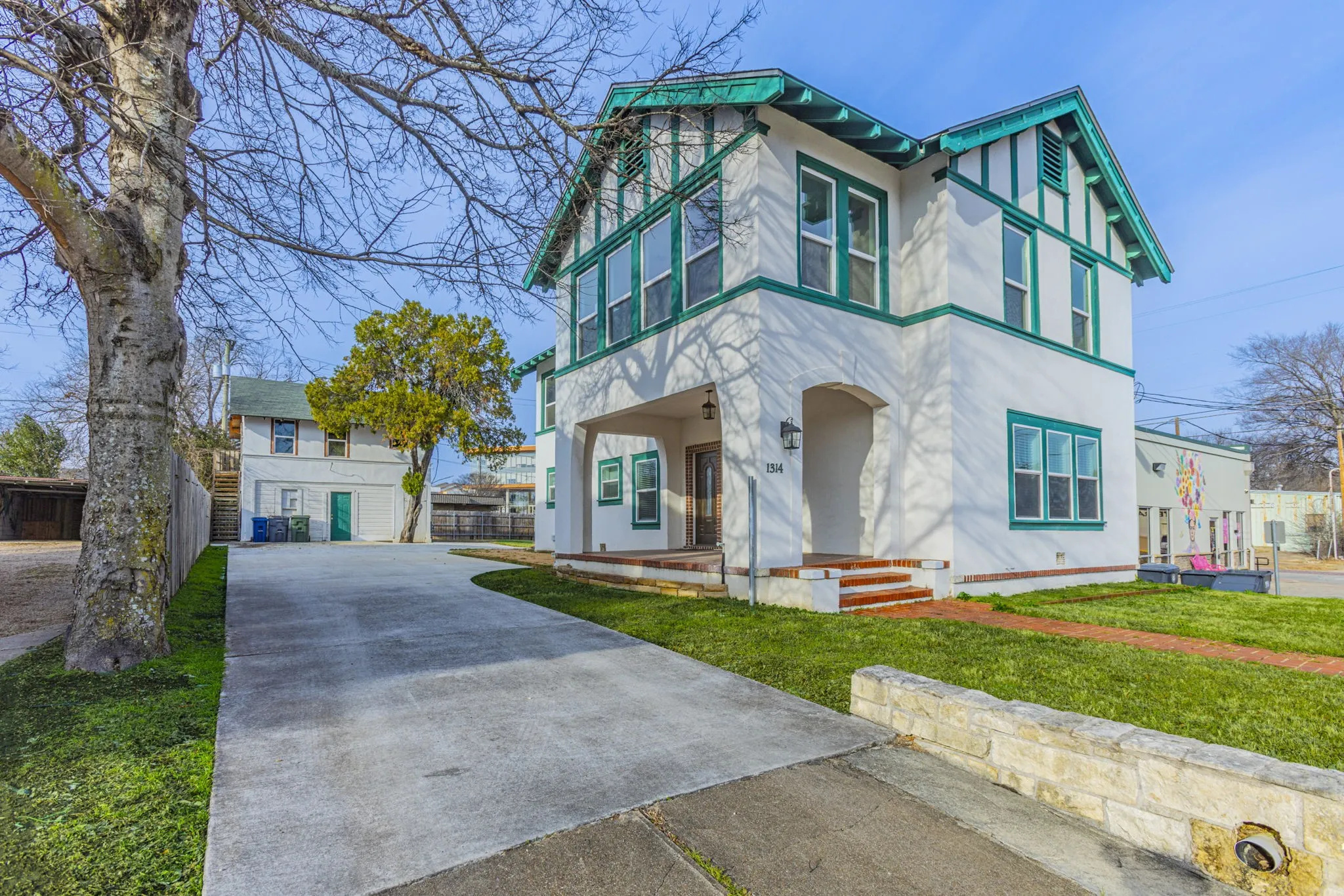 Single Family Residence For Sale in Mc Lennan County , 1314 N 15th Street, Waco, Texas 76707, 4 Bedroom, 2 Bathroom, Garage spaces, 2,122 Sqft, built in 1912, Preowned, mls#21160436, Real Estate Agent in Waco, Homes For Sale in Mc Lennan county, Homes For Sale in Waco, Realtor in Waco Texas, Real Estate Brokerage Independent Realty Texas, Luminita Cordes Realtor