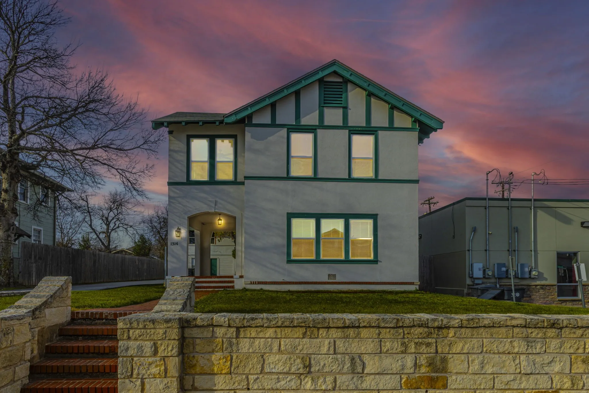 Single Family Residence For Sale in Mc Lennan County , 1314 N 15th Street, Waco, Texas 76707, 4 Bedroom, 2 Bathroom, Garage spaces, 2,122 Sqft, built in 1912, Preowned, mls#21160436, Real Estate Agent in Waco, Homes For Sale in Mc Lennan county, Homes For Sale in Waco, Realtor in Waco Texas, Real Estate Brokerage Independent Realty Texas, Luminita Cordes Realtor