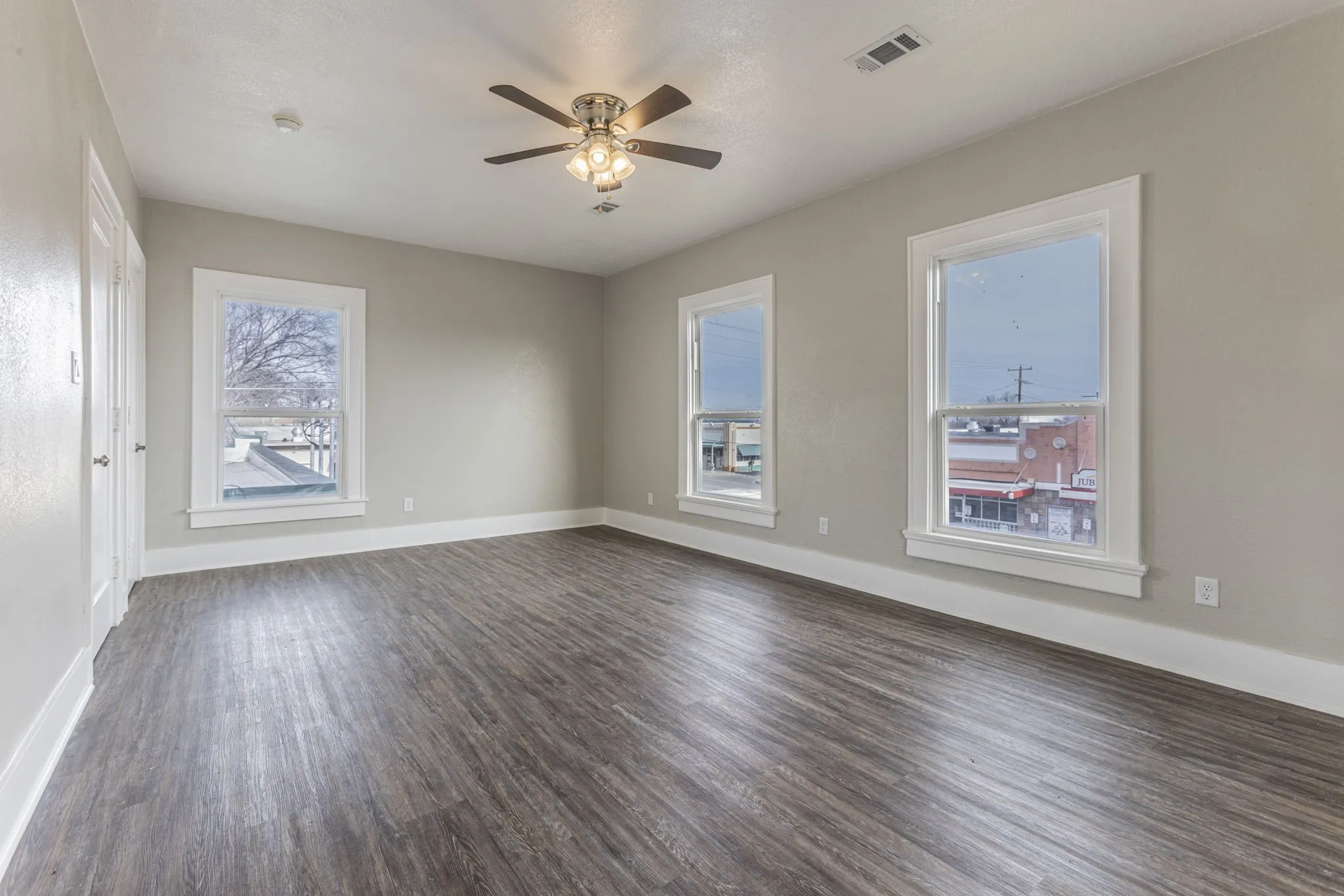 Single Family Residence For Sale in Mc Lennan County , 1314 N 15th Street, Waco, Texas 76707, 4 Bedroom, 2 Bathroom, Garage spaces, 2,122 Sqft, built in 1912, Preowned, mls#21160436, Real Estate Agent in Waco, Homes For Sale in Mc Lennan county, Homes For Sale in Waco, Realtor in Waco Texas, Real Estate Brokerage Independent Realty Texas, Luminita Cordes Realtor
