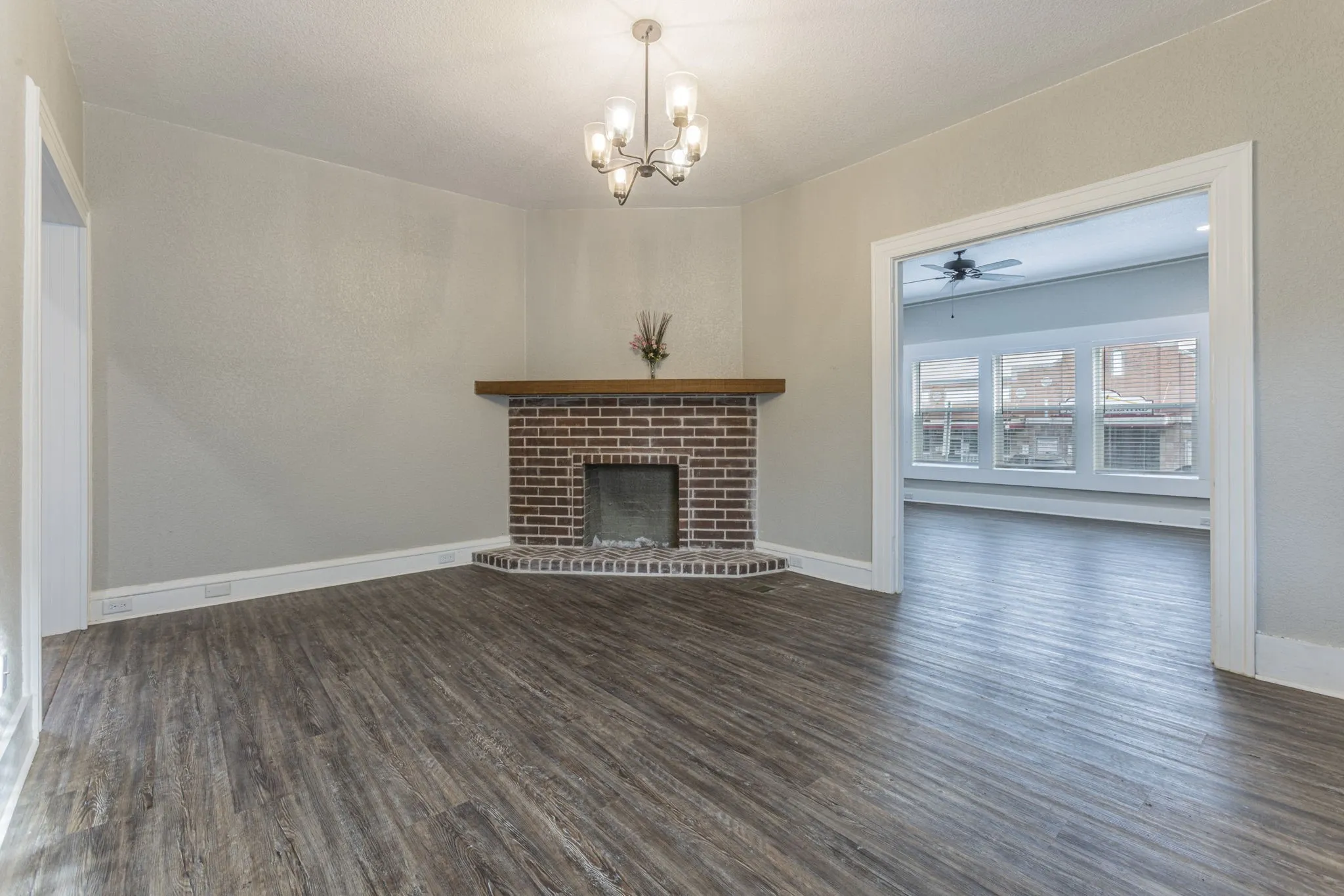 Single Family Residence For Sale in Mc Lennan County , 1314 N 15th Street, Waco, Texas 76707, 4 Bedroom, 2 Bathroom, Garage spaces, 2,122 Sqft, built in 1912, Preowned, mls#21160436, Real Estate Agent in Waco, Homes For Sale in Mc Lennan county, Homes For Sale in Waco, Realtor in Waco Texas, Real Estate Brokerage Independent Realty Texas, Luminita Cordes Realtor