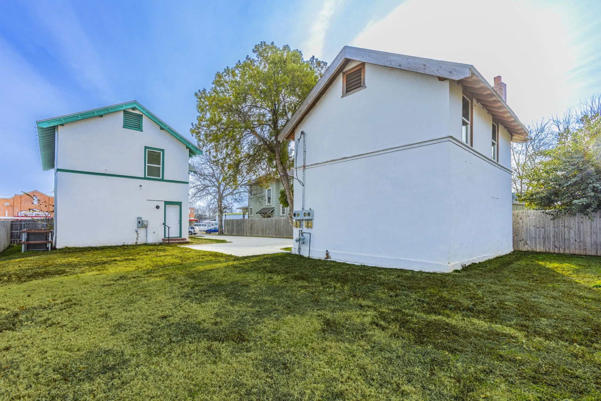 Single Family Residence For Sale in Mc Lennan County , 1314 N 15th Street, Waco, Texas 76707, 4 Bedroom, 2 Bathroom, Garage spaces, 2,122 Sqft, built in 1912, Preowned, mls#21160436, Real Estate Agent in Waco, Homes For Sale in Mc Lennan county, Homes For Sale in Waco, Realtor in Waco Texas, Real Estate Brokerage Independent Realty Texas, Luminita Cordes Realtor