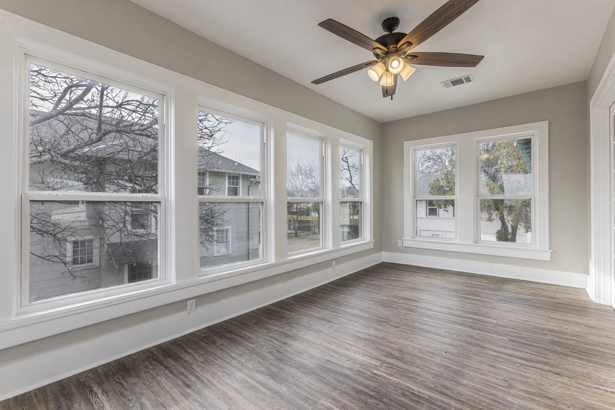 Single Family Residence For Sale in Mc Lennan County , 1314 N 15th Street, Waco, Texas 76707, 4 Bedroom, 2 Bathroom, Garage spaces, 2,122 Sqft, built in 1912, Preowned, mls#21160436, Real Estate Agent in Waco, Homes For Sale in Mc Lennan county, Homes For Sale in Waco, Realtor in Waco Texas, Real Estate Brokerage Independent Realty Texas, Luminita Cordes Realtor