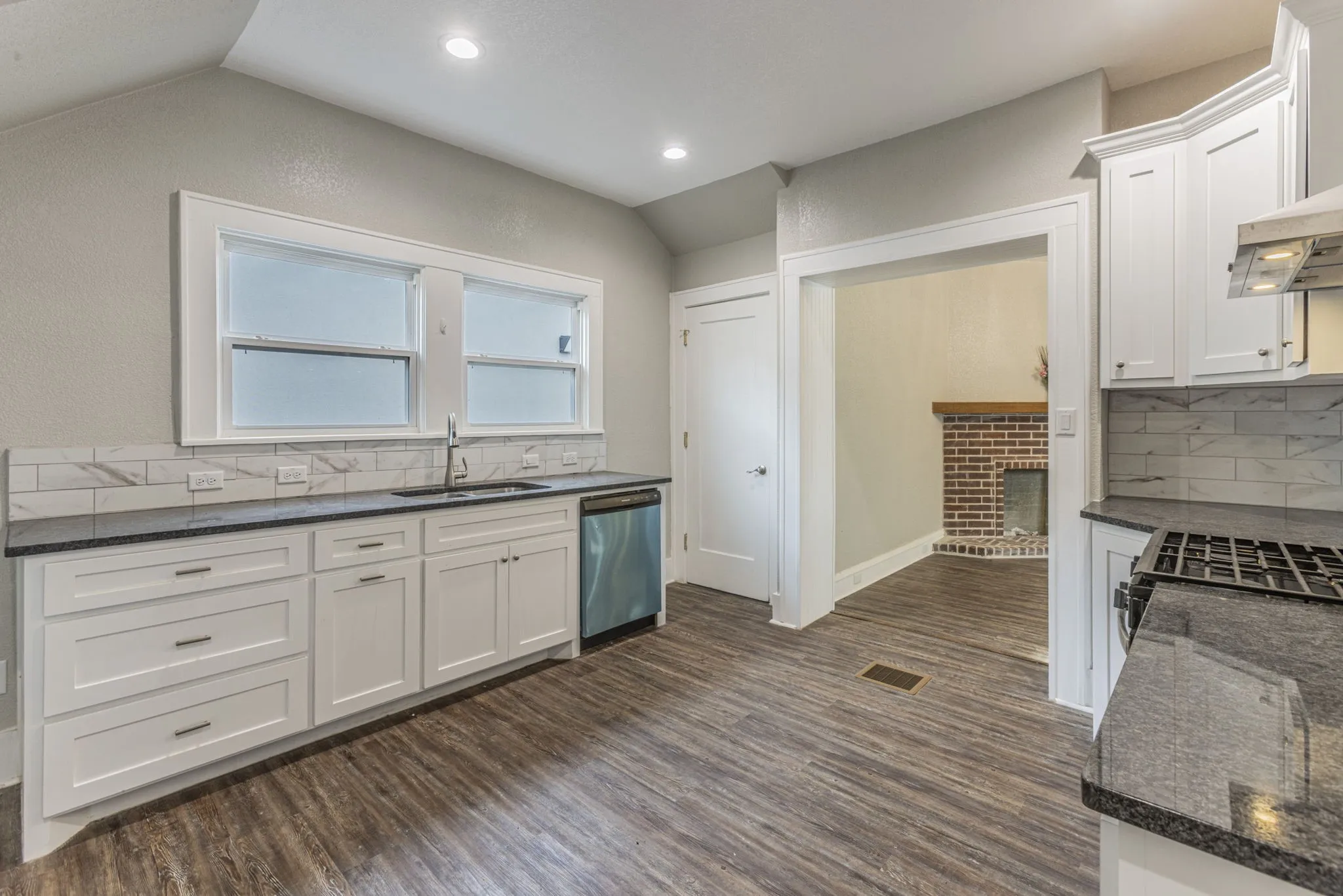 Single Family Residence For Sale in Mc Lennan County , 1314 N 15th Street, Waco, Texas 76707, 4 Bedroom, 2 Bathroom, Garage spaces, 2,122 Sqft, built in 1912, Preowned, mls#21160436, Real Estate Agent in Waco, Homes For Sale in Mc Lennan county, Homes For Sale in Waco, Realtor in Waco Texas, Real Estate Brokerage Independent Realty Texas, Luminita Cordes Realtor