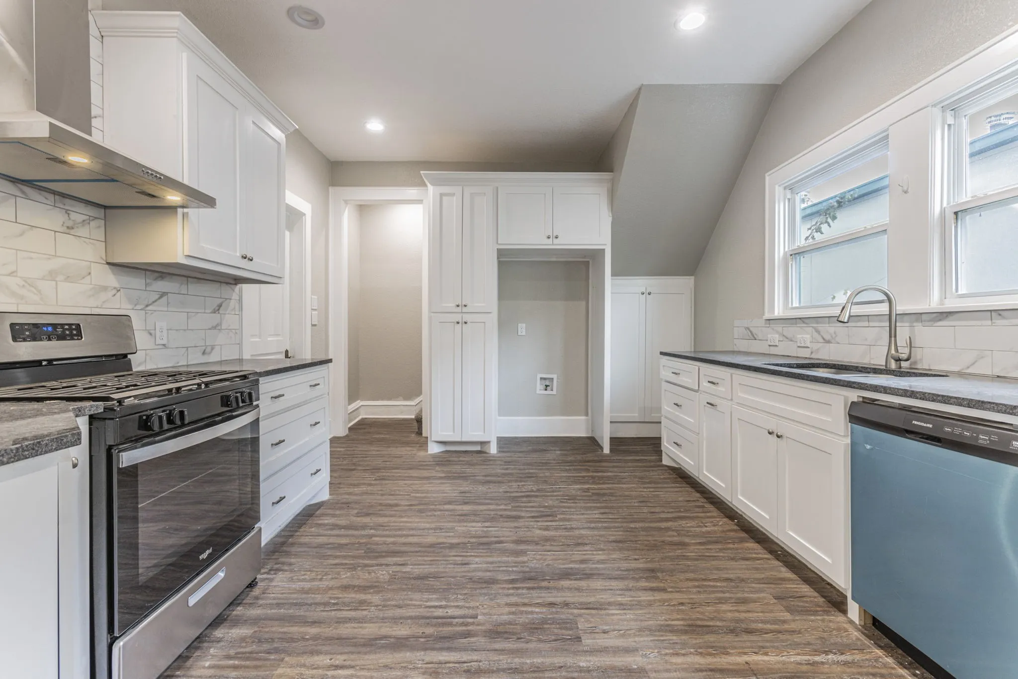Single Family Residence For Sale in Mc Lennan County , 1314 N 15th Street, Waco, Texas 76707, 4 Bedroom, 2 Bathroom, Garage spaces, 2,122 Sqft, built in 1912, Preowned, mls#21160436, Real Estate Agent in Waco, Homes For Sale in Mc Lennan county, Homes For Sale in Waco, Realtor in Waco Texas, Real Estate Brokerage Independent Realty Texas, Luminita Cordes Realtor