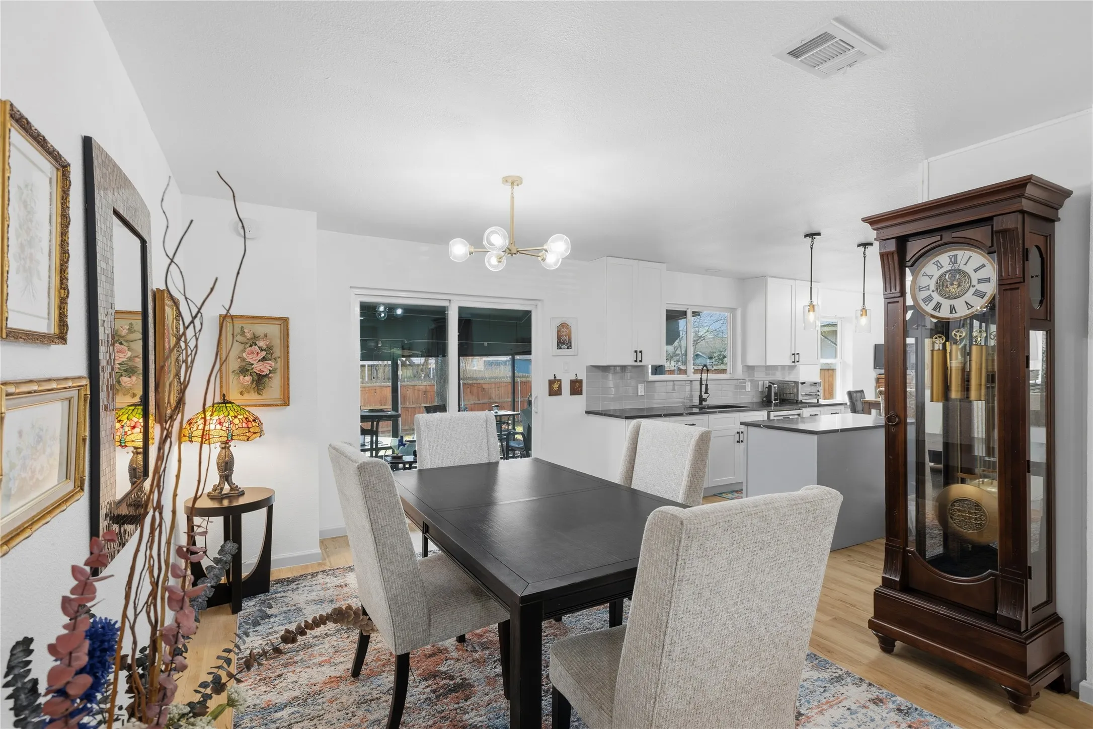 Single Family Residence For Sale in Dallas County , 4104 Tacoma Street, Irving, Texas 75062, 3 Bedroom, 2 Bathroom, 2 Garage spaces, 1,354 Sqft, built in 1966, Preowned, mls#21151526, Real Estate Agent in Irving, Homes For Sale in Dallas county, Homes For Sale in Irving, Realtor in Irving Texas, Real Estate Brokerage Independent Realty Texas, Luminita Cordes Realtor
