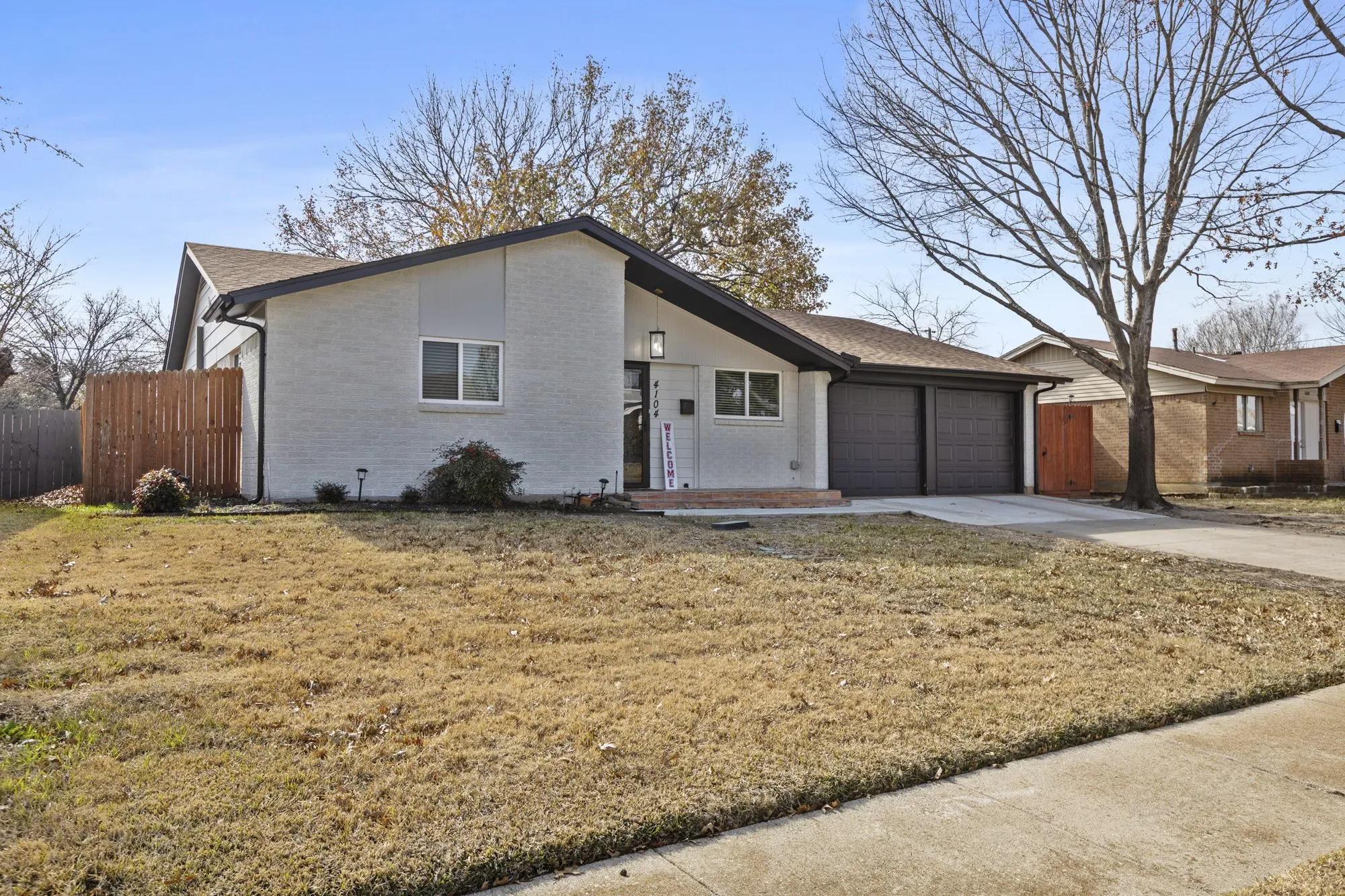 Single Family Residence For Sale in Dallas County , 4104 Tacoma Street, Irving, Texas 75062, 3 Bedroom, 2 Bathroom, 2 Garage spaces, 1,354 Sqft, built in 1966, Preowned, mls#21151526, Real Estate Agent in Irving, Homes For Sale in Dallas county, Homes For Sale in Irving, Realtor in Irving Texas, Real Estate Brokerage Independent Realty Texas, Luminita Cordes Realtor