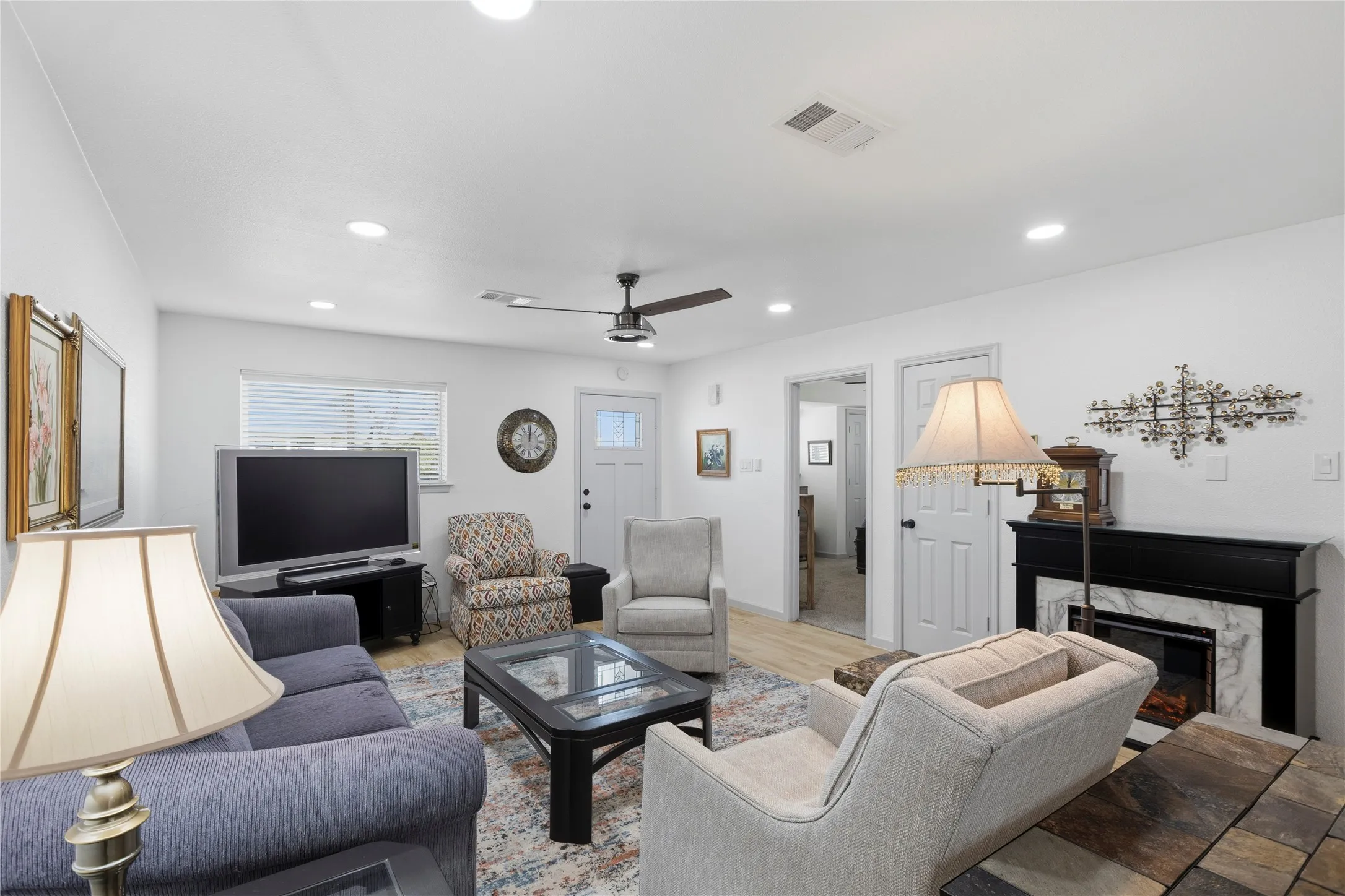 Single Family Residence For Sale in Dallas County , 4104 Tacoma Street, Irving, Texas 75062, 3 Bedroom, 2 Bathroom, 2 Garage spaces, 1,354 Sqft, built in 1966, Preowned, mls#21151526, Real Estate Agent in Irving, Homes For Sale in Dallas county, Homes For Sale in Irving, Realtor in Irving Texas, Real Estate Brokerage Independent Realty Texas, Luminita Cordes Realtor