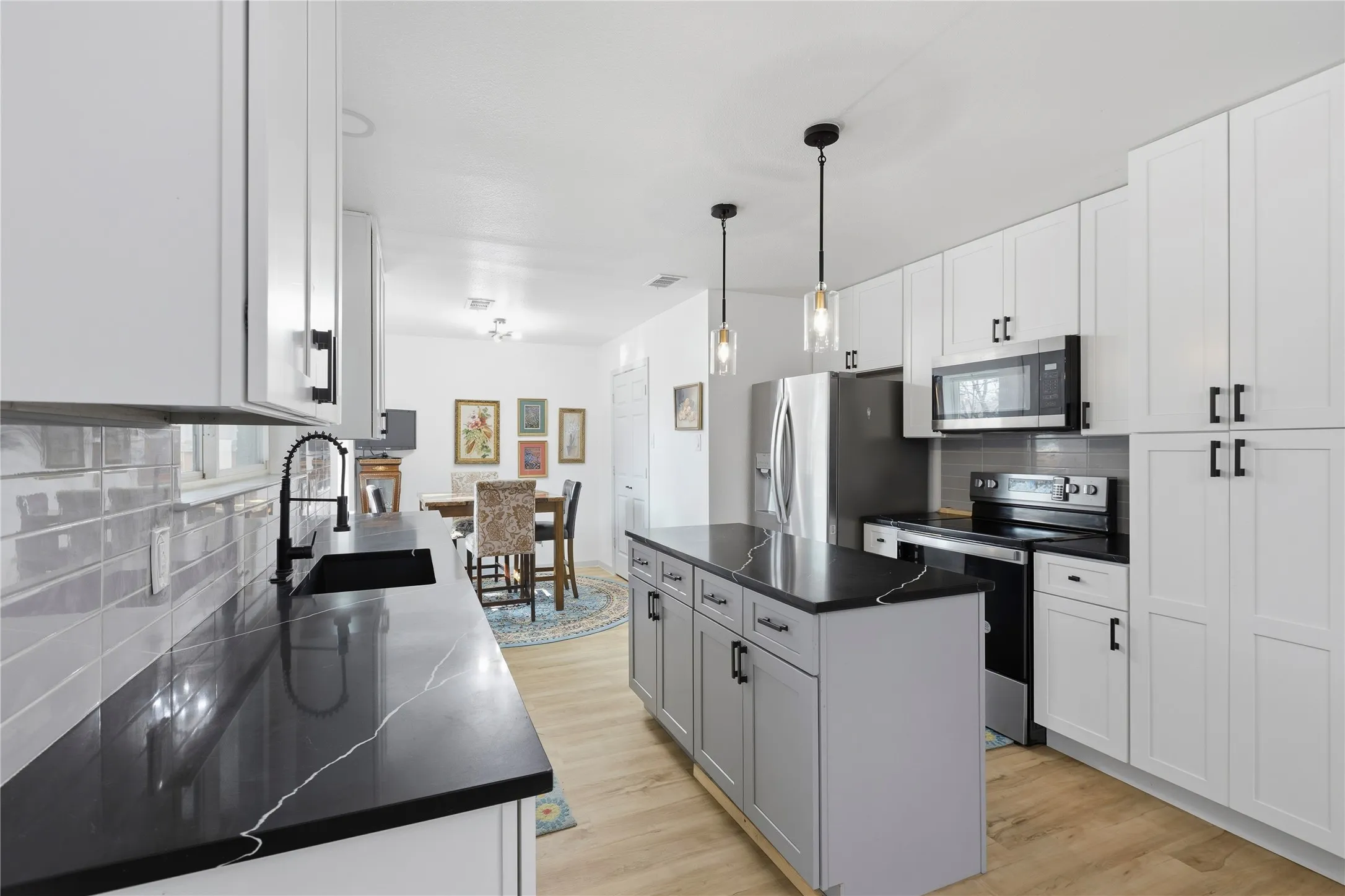 Single Family Residence For Sale in Dallas County , 4104 Tacoma Street, Irving, Texas 75062, 3 Bedroom, 2 Bathroom, 2 Garage spaces, 1,354 Sqft, built in 1966, Preowned, mls#21151526, Real Estate Agent in Irving, Homes For Sale in Dallas county, Homes For Sale in Irving, Realtor in Irving Texas, Real Estate Brokerage Independent Realty Texas, Luminita Cordes Realtor