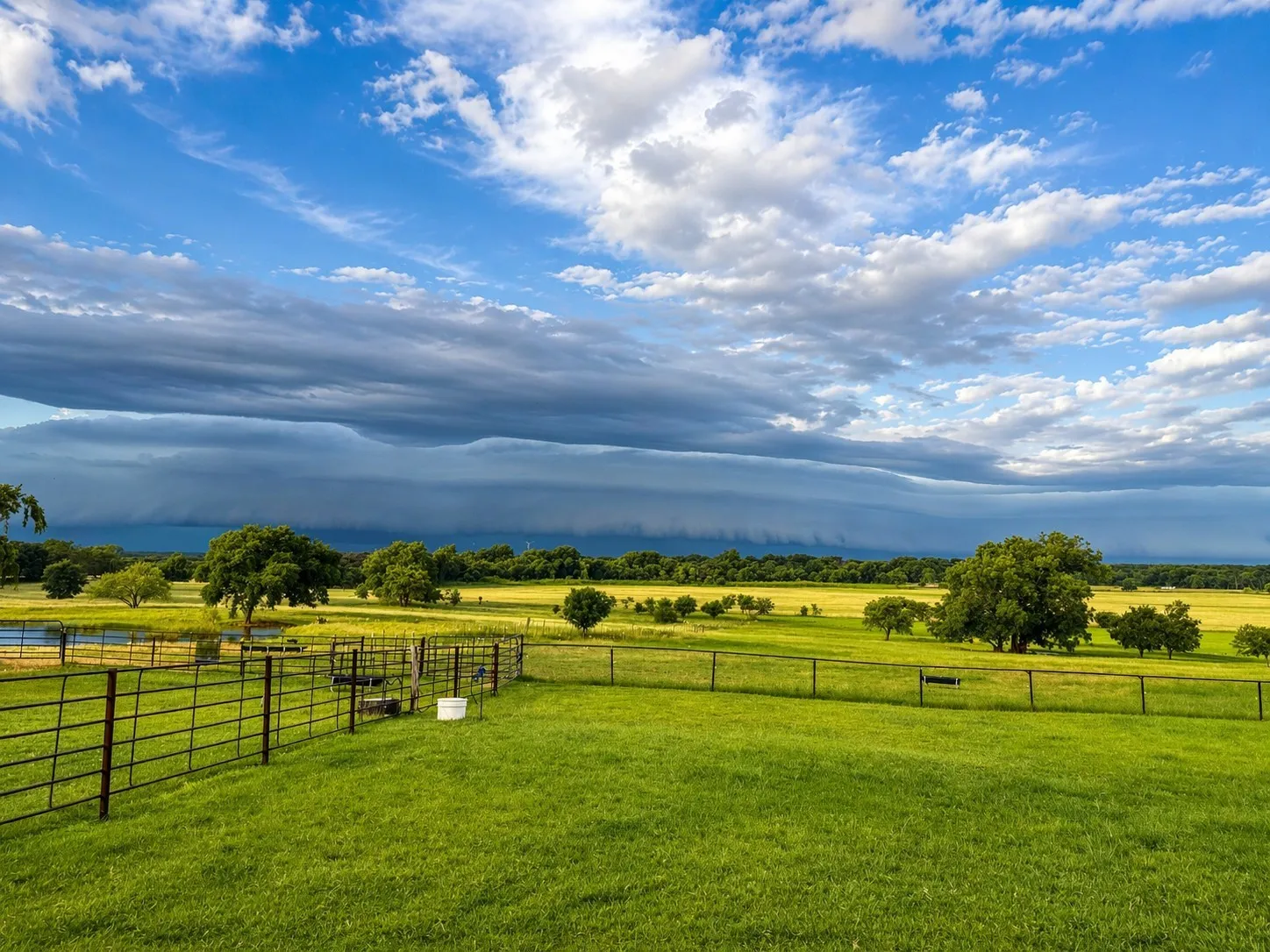 panoramic views from your fenced yard