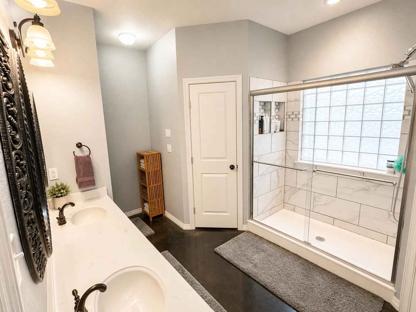 Step in shower, private WC, dual sink vanity