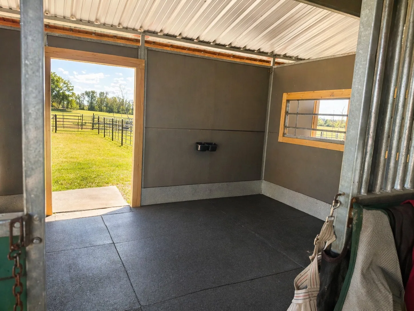 foaling area in horse barn