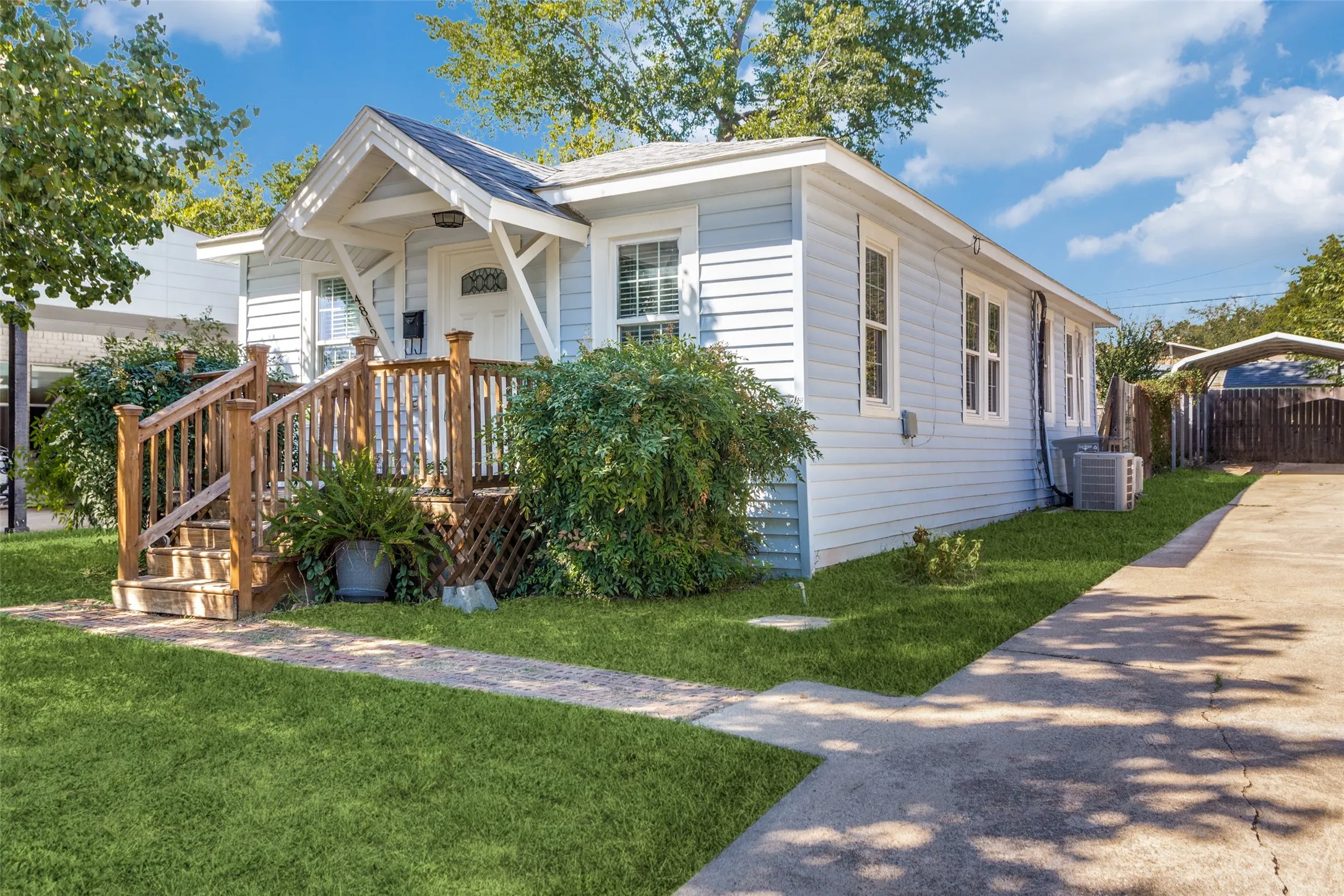 Improved Land For Sale in Tarrant County , 4812 Calmont Avenue, Fort Worth, Texas 76107, 0, 0, Garage spaces, 0 Sqft, built in 1932, Price $235,000, mls#21167933, Real Estate Agent in Fort Worth, Homes For Sale in Tarrant county, Homes For Sale in Fort Worth, Realtor in Fort Worth Texas, Real Estate Brokerage Independent Realty Texas, Luminita Cordes Realtor