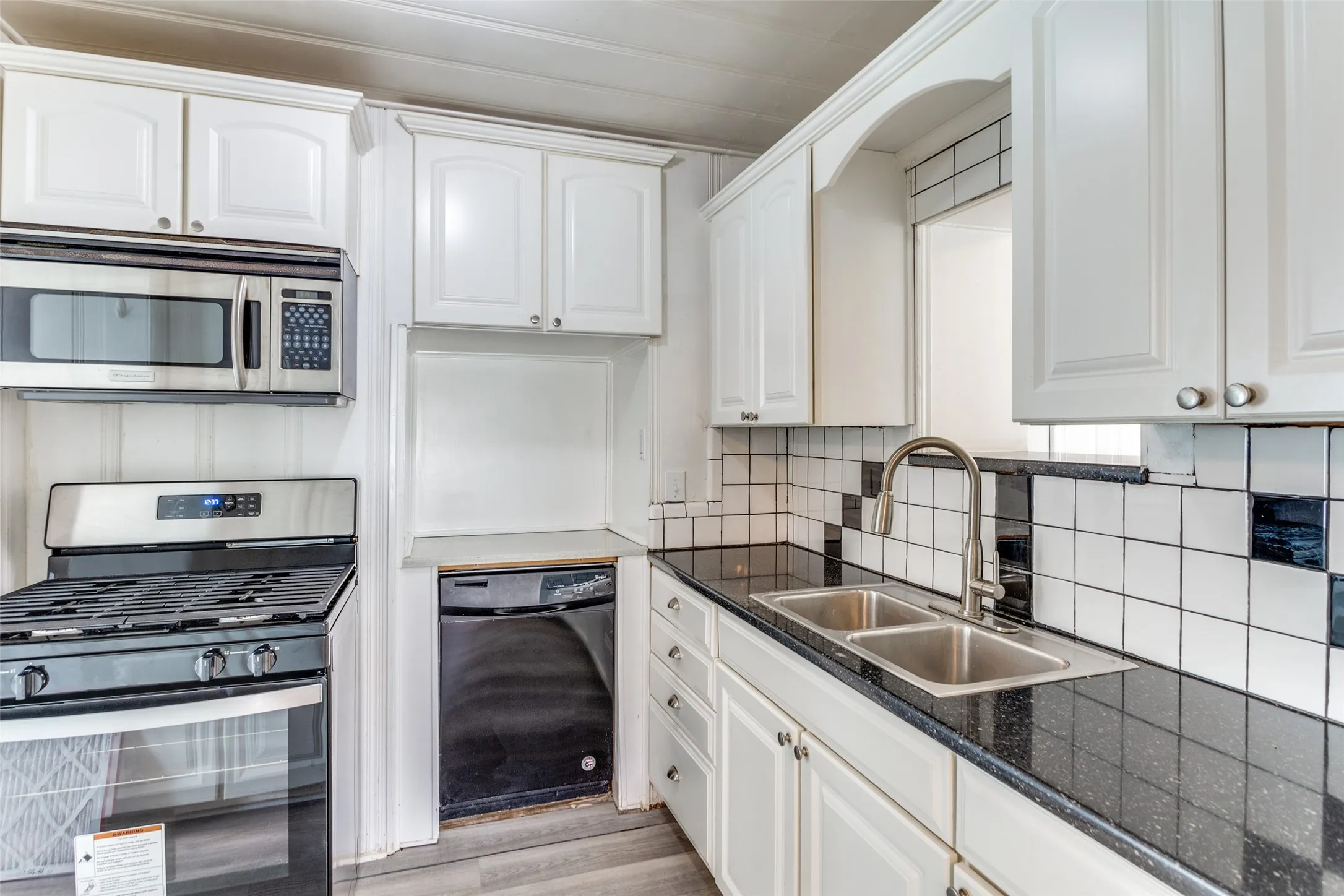 Improved Land For Sale in Tarrant County , 4812 Calmont Avenue, Fort Worth, Texas 76107, 0, 0, Garage spaces, 0 Sqft, built in 1932, Price $235,000, mls#21167933, Real Estate Agent in Fort Worth, Homes For Sale in Tarrant county, Homes For Sale in Fort Worth, Realtor in Fort Worth Texas, Real Estate Brokerage Independent Realty Texas, Luminita Cordes Realtor