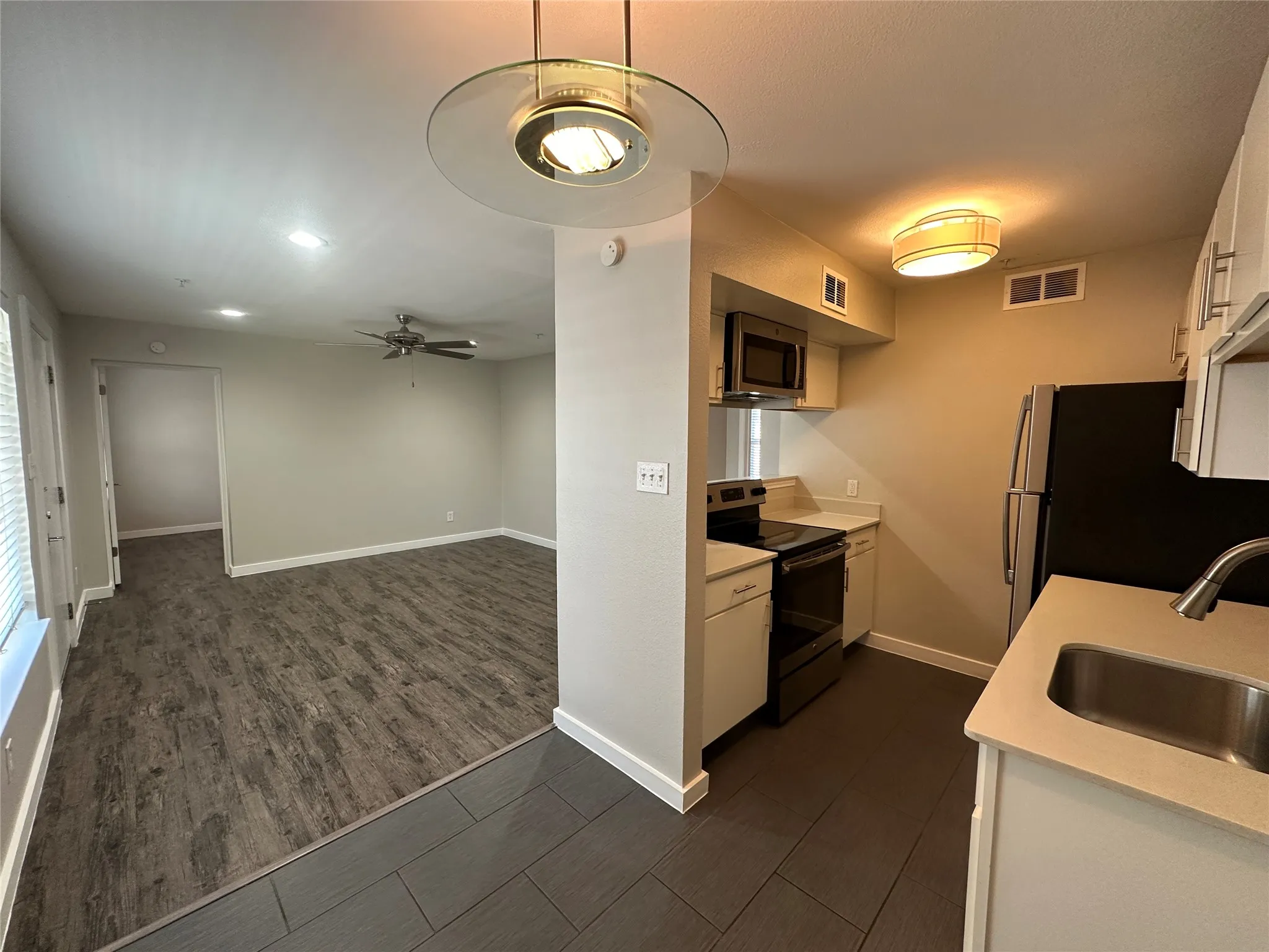 Apartment For Rent in Dallas County , 5408 Reiger Avenue 303, Dallas, Texas 75214, 2 Bedroom, 1 Bathroom, Garage spaces, 667 Sqft, built in 1986, Preowned, mls#21167975, Real Estate Agent in Dallas, Homes For Rent in Dallas county, Homes For Rent in Dallas, Realtor in Dallas Texas, Real Estate Brokerage Independent Realty Texas, Luminita Cordes Realtor