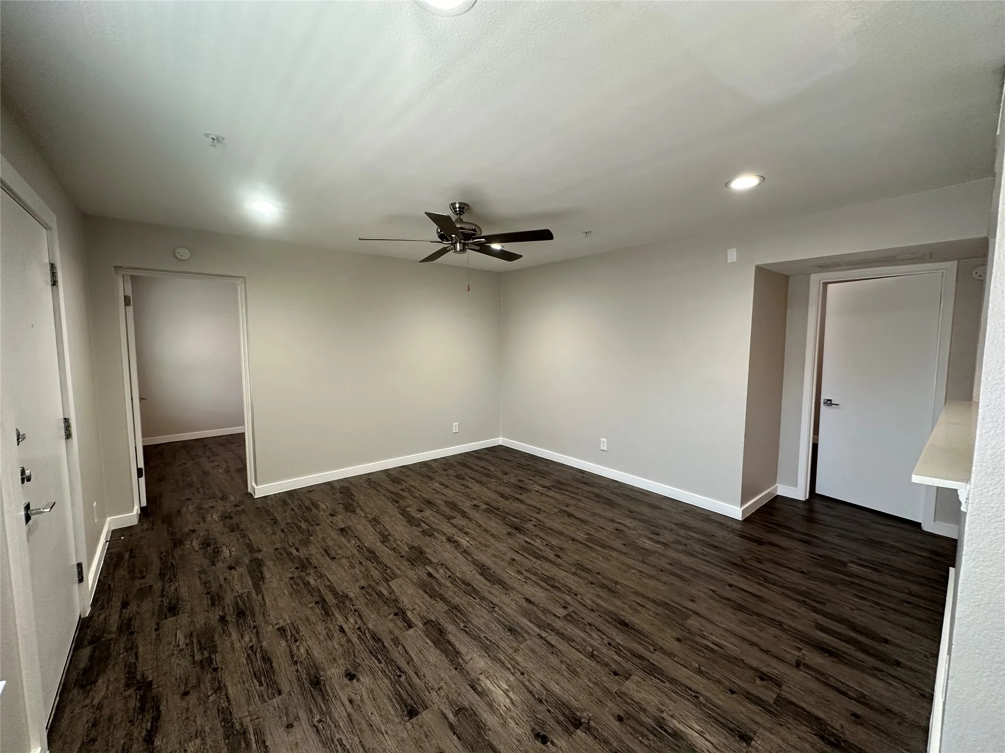 Apartment For Rent in Dallas County , 5408 Reiger Avenue 303, Dallas, Texas 75214, 2 Bedroom, 1 Bathroom, Garage spaces, 667 Sqft, built in 1986, Preowned, mls#21167975, Real Estate Agent in Dallas, Homes For Rent in Dallas county, Homes For Rent in Dallas, Realtor in Dallas Texas, Real Estate Brokerage Independent Realty Texas, Luminita Cordes Realtor
