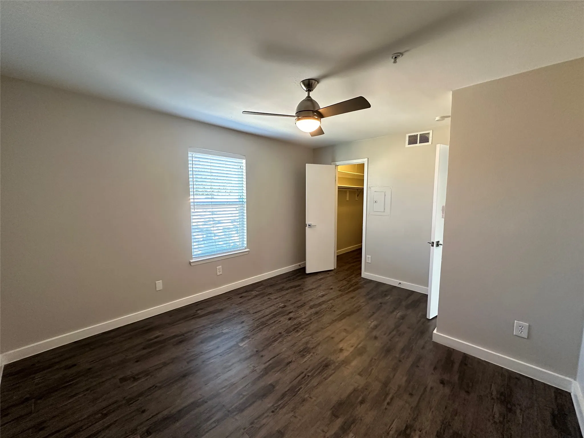 Apartment For Rent in Dallas County , 5408 Reiger Avenue 303, Dallas, Texas 75214, 2 Bedroom, 1 Bathroom, Garage spaces, 667 Sqft, built in 1986, Preowned, mls#21167975, Real Estate Agent in Dallas, Homes For Rent in Dallas county, Homes For Rent in Dallas, Realtor in Dallas Texas, Real Estate Brokerage Independent Realty Texas, Luminita Cordes Realtor