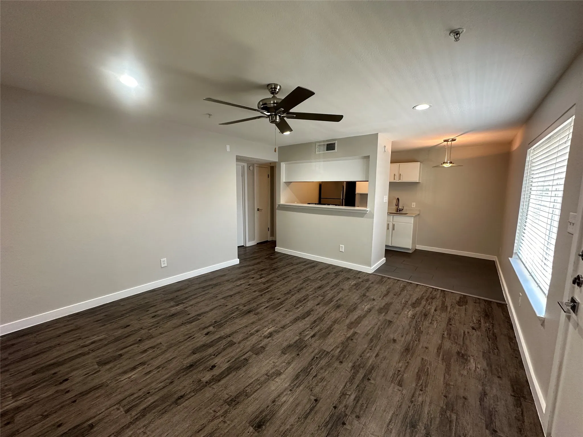 Apartment For Rent in Dallas County , 5408 Reiger Avenue 303, Dallas, Texas 75214, 2 Bedroom, 1 Bathroom, Garage spaces, 667 Sqft, built in 1986, Preowned, mls#21167975, Real Estate Agent in Dallas, Homes For Rent in Dallas county, Homes For Rent in Dallas, Realtor in Dallas Texas, Real Estate Brokerage Independent Realty Texas, Luminita Cordes Realtor