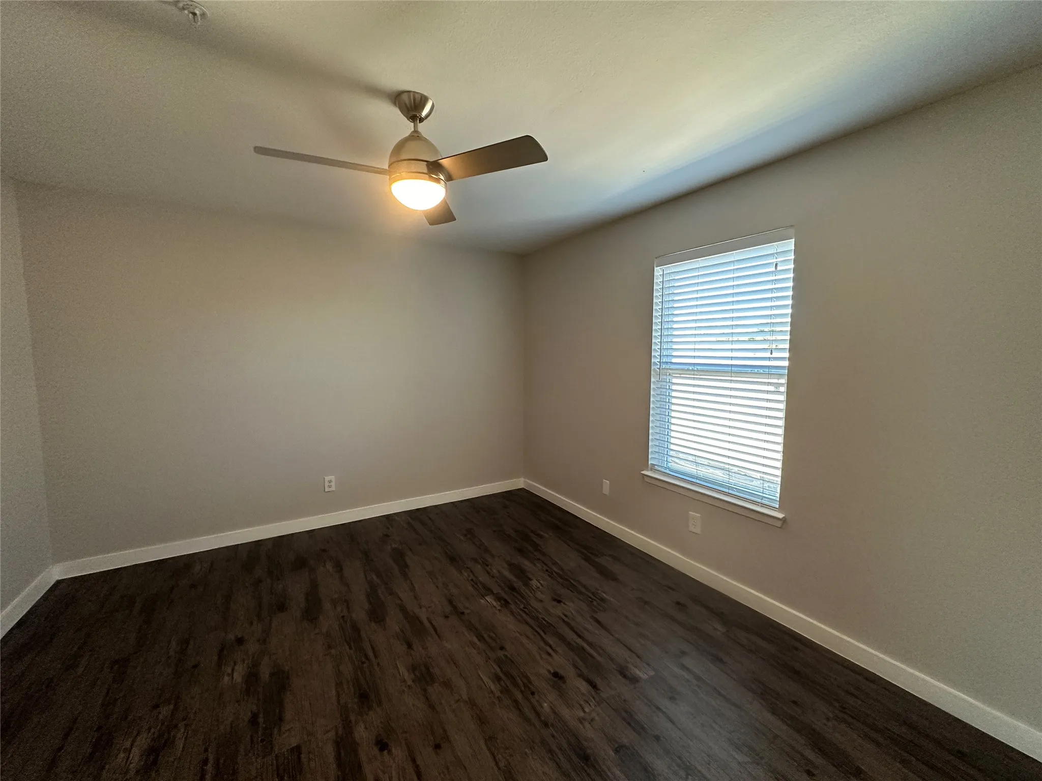 Apartment For Rent in Dallas County , 5408 Reiger Avenue 303, Dallas, Texas 75214, 2 Bedroom, 1 Bathroom, Garage spaces, 667 Sqft, built in 1986, Preowned, mls#21167975, Real Estate Agent in Dallas, Homes For Rent in Dallas county, Homes For Rent in Dallas, Realtor in Dallas Texas, Real Estate Brokerage Independent Realty Texas, Luminita Cordes Realtor
