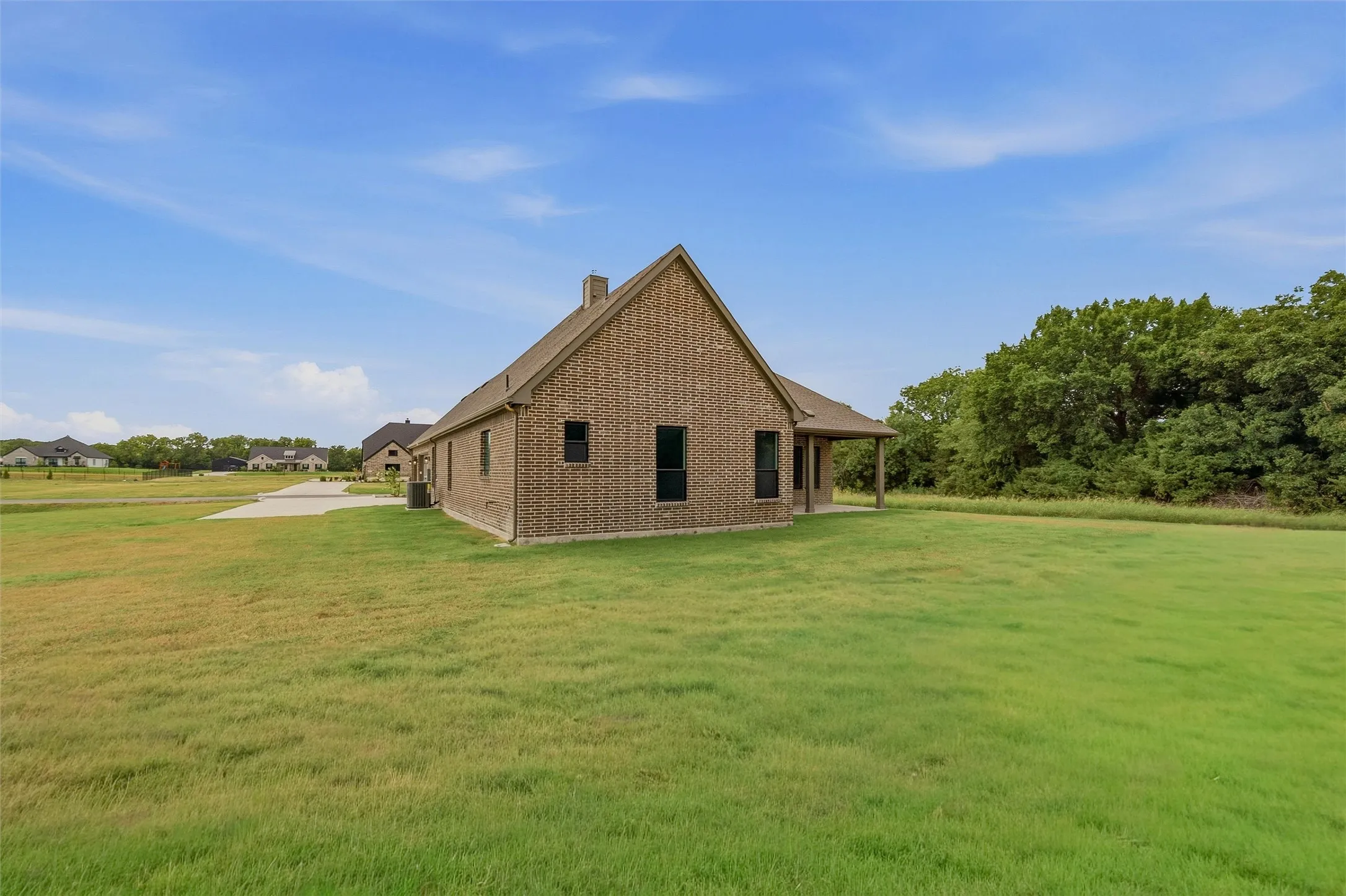 Single Family Residence For Sale in Grayson County , 1460 Julian Drive, Van Alstyne, Texas 75495, 4 Bedroom, 3 Bathroom, 3 Garage spaces, 2,499 Sqft, built in 2026, New Construction - Incomplete, mls#21168001, Real Estate Agent in Van Alstyne, Homes For Sale in Grayson county, Homes For Sale in Van Alstyne, Realtor in Van Alstyne Texas, Real Estate Brokerage Independent Realty Texas, Luminita Cordes Realtor