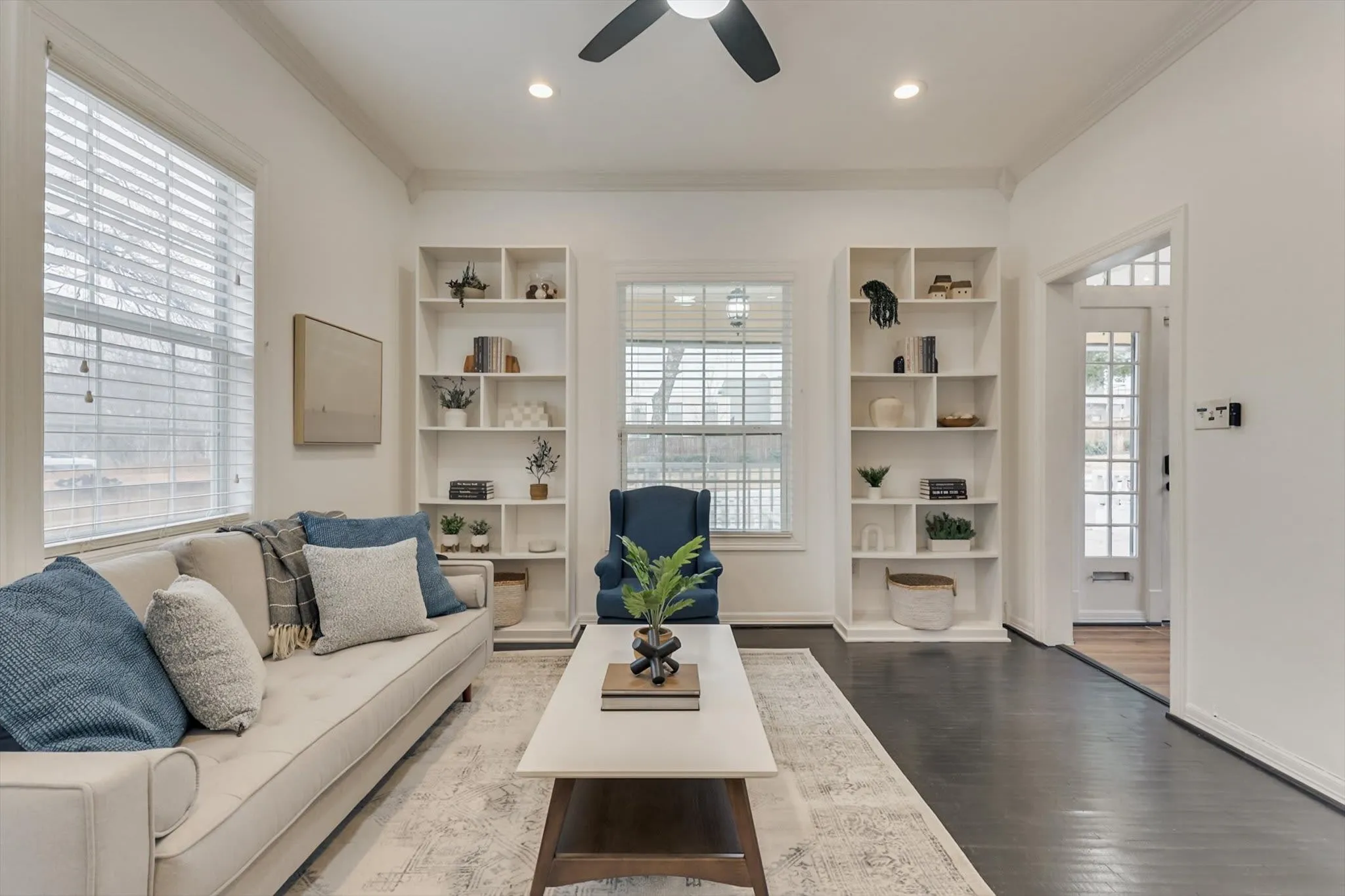 Single Family Residence For Sale in Dallas County , 909 Elsbeth Street, Dallas, Texas 75208, 3 Bedroom, 3 Bathroom, Garage spaces, 1,789 Sqft, built in 1945, mls#21168018, Real Estate Agent in Dallas, Homes For Sale in Dallas county, Homes For Sale in Dallas, Realtor in Dallas Texas, Real Estate Brokerage Independent Realty Texas, Luminita Cordes Realtor