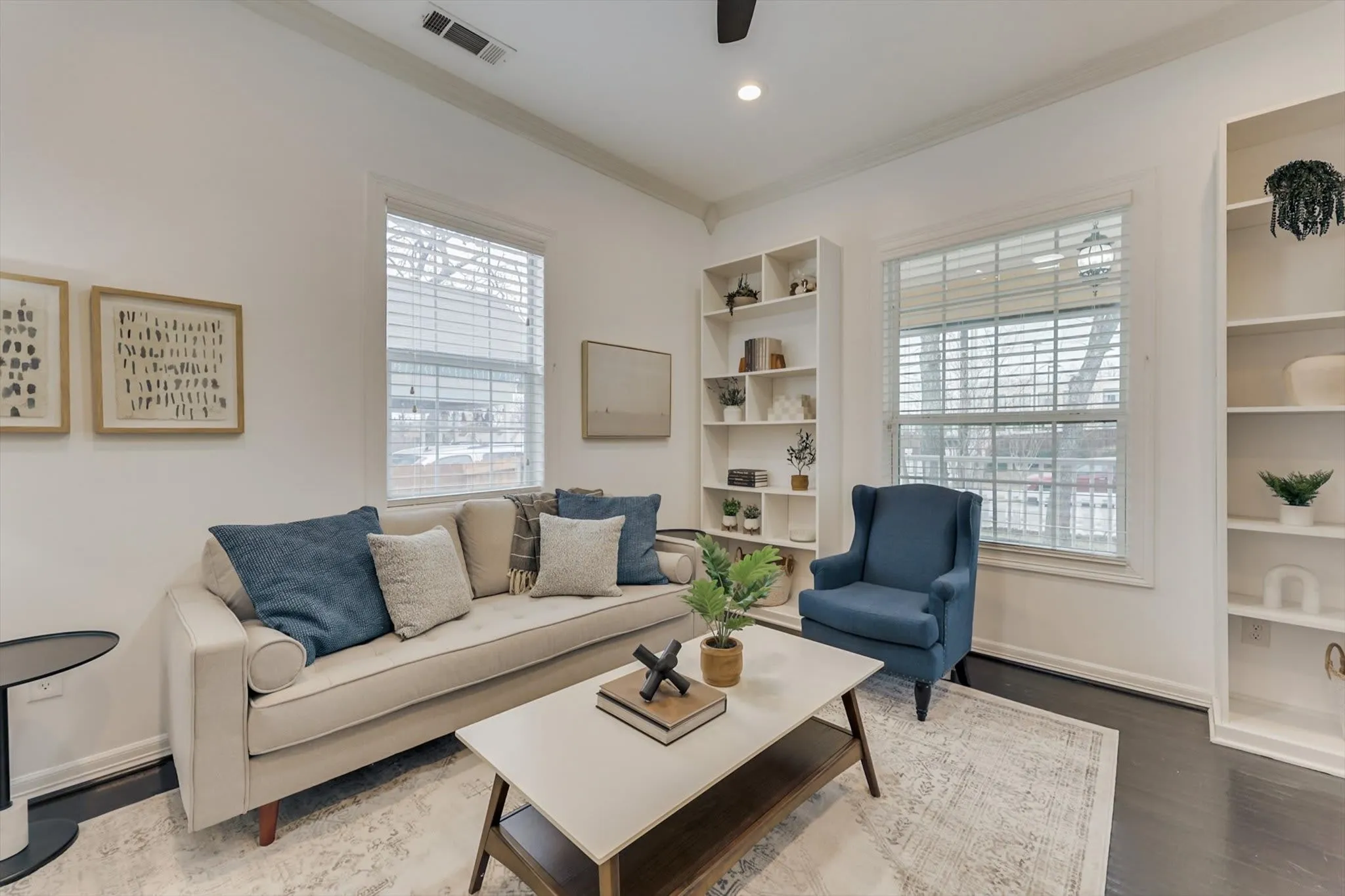 Single Family Residence For Sale in Dallas County , 909 Elsbeth Street, Dallas, Texas 75208, 3 Bedroom, 3 Bathroom, Garage spaces, 1,789 Sqft, built in 1945, mls#21168018, Real Estate Agent in Dallas, Homes For Sale in Dallas county, Homes For Sale in Dallas, Realtor in Dallas Texas, Real Estate Brokerage Independent Realty Texas, Luminita Cordes Realtor