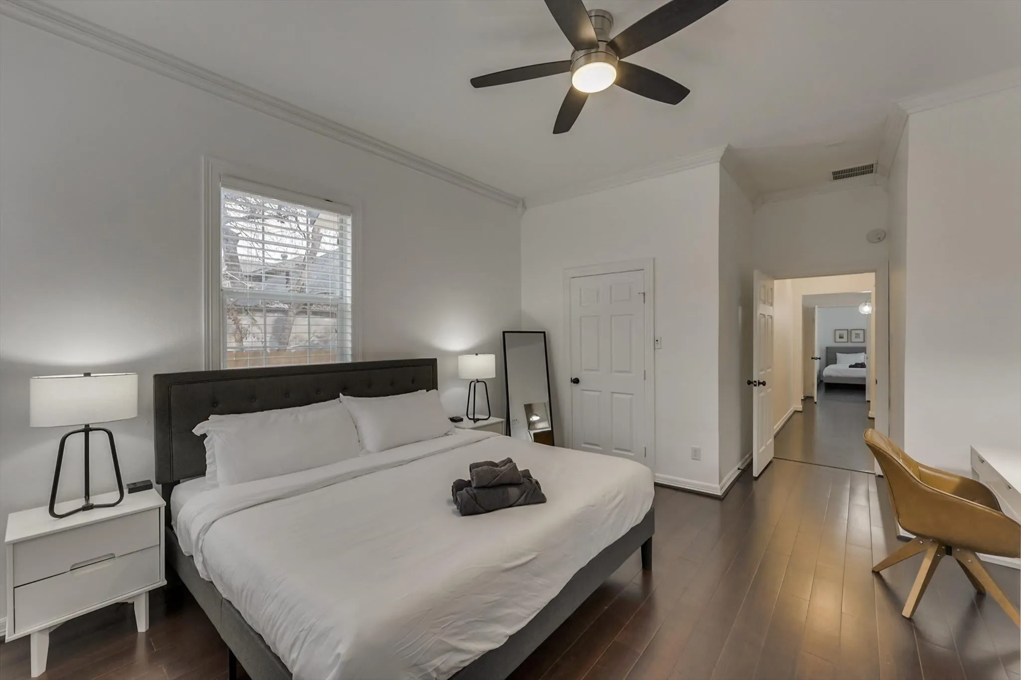 Single Family Residence For Sale in Dallas County , 909 Elsbeth Street, Dallas, Texas 75208, 3 Bedroom, 3 Bathroom, Garage spaces, 1,789 Sqft, built in 1945, mls#21168018, Real Estate Agent in Dallas, Homes For Sale in Dallas county, Homes For Sale in Dallas, Realtor in Dallas Texas, Real Estate Brokerage Independent Realty Texas, Luminita Cordes Realtor