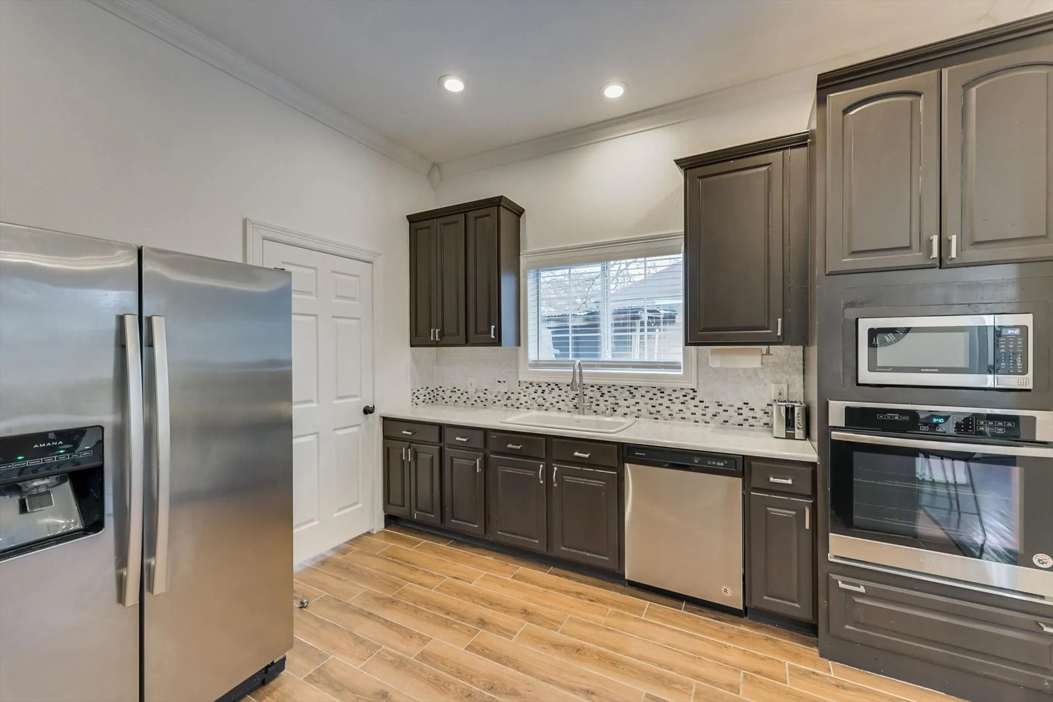 Single Family Residence For Sale in Dallas County , 909 Elsbeth Street, Dallas, Texas 75208, 3 Bedroom, 3 Bathroom, Garage spaces, 1,789 Sqft, built in 1945, mls#21168018, Real Estate Agent in Dallas, Homes For Sale in Dallas county, Homes For Sale in Dallas, Realtor in Dallas Texas, Real Estate Brokerage Independent Realty Texas, Luminita Cordes Realtor