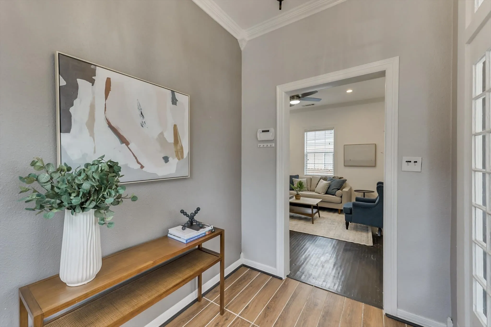 Single Family Residence For Sale in Dallas County , 909 Elsbeth Street, Dallas, Texas 75208, 3 Bedroom, 3 Bathroom, Garage spaces, 1,789 Sqft, built in 1945, mls#21168018, Real Estate Agent in Dallas, Homes For Sale in Dallas county, Homes For Sale in Dallas, Realtor in Dallas Texas, Real Estate Brokerage Independent Realty Texas, Luminita Cordes Realtor