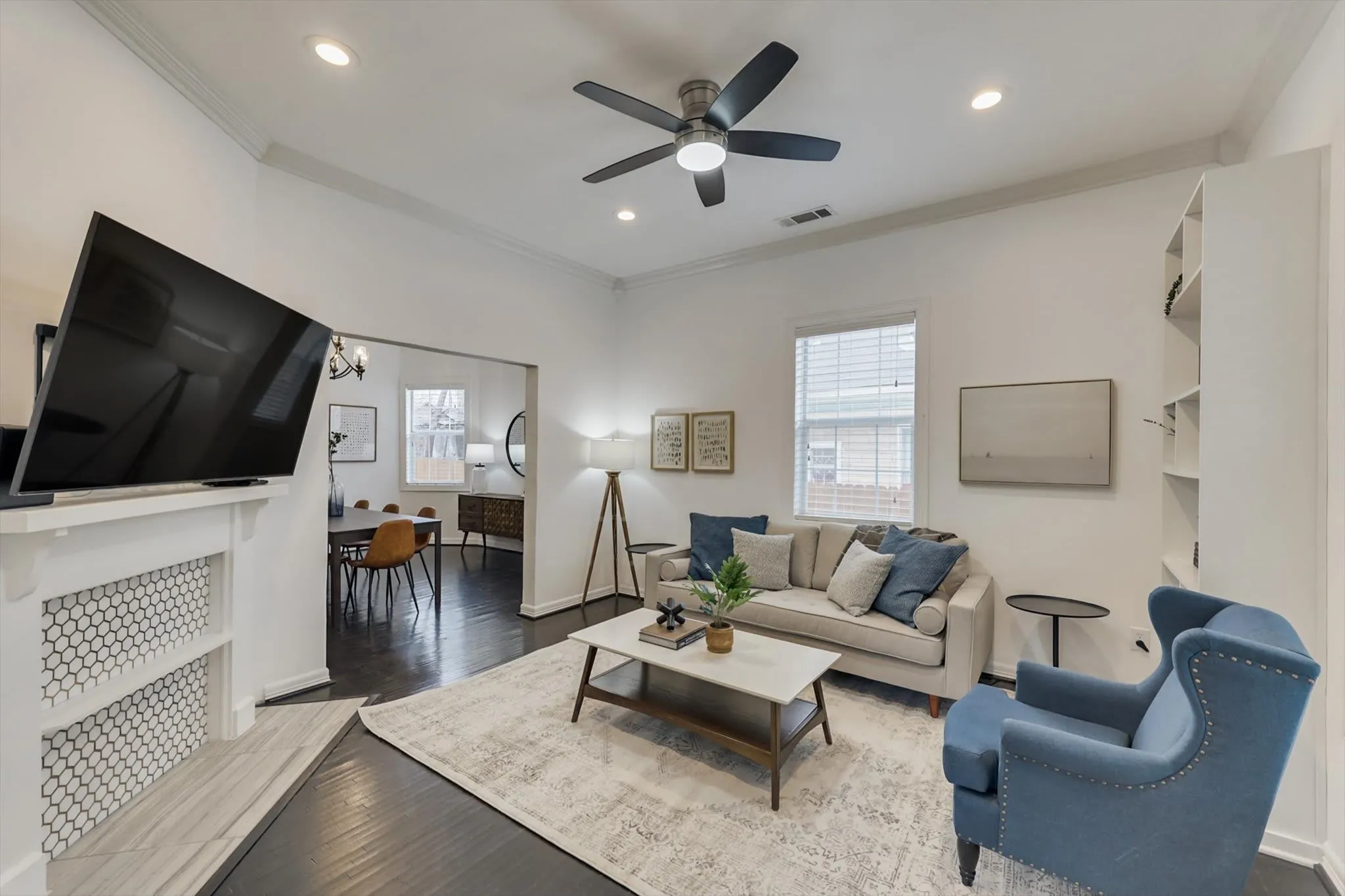 Single Family Residence For Sale in Dallas County , 909 Elsbeth Street, Dallas, Texas 75208, 3 Bedroom, 3 Bathroom, Garage spaces, 1,789 Sqft, built in 1945, mls#21168018, Real Estate Agent in Dallas, Homes For Sale in Dallas county, Homes For Sale in Dallas, Realtor in Dallas Texas, Real Estate Brokerage Independent Realty Texas, Luminita Cordes Realtor