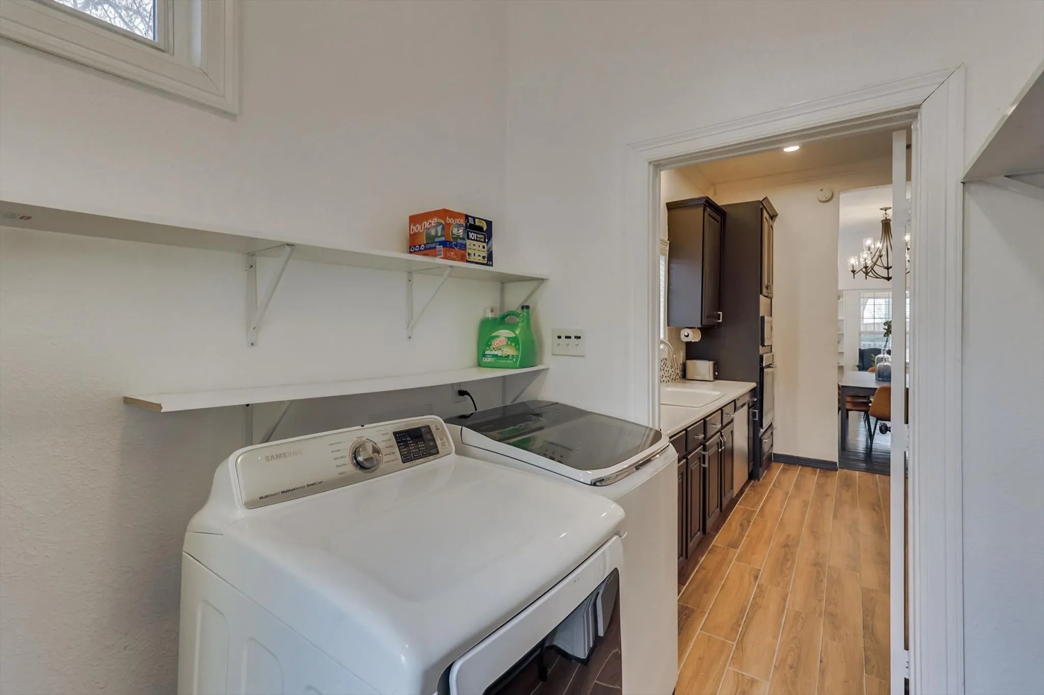 Single Family Residence For Sale in Dallas County , 909 Elsbeth Street, Dallas, Texas 75208, 3 Bedroom, 3 Bathroom, Garage spaces, 1,789 Sqft, built in 1945, mls#21168018, Real Estate Agent in Dallas, Homes For Sale in Dallas county, Homes For Sale in Dallas, Realtor in Dallas Texas, Real Estate Brokerage Independent Realty Texas, Luminita Cordes Realtor