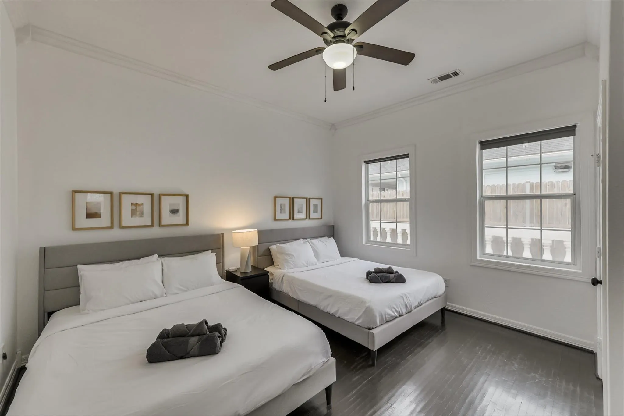 Single Family Residence For Sale in Dallas County , 909 Elsbeth Street, Dallas, Texas 75208, 3 Bedroom, 3 Bathroom, Garage spaces, 1,789 Sqft, built in 1945, mls#21168018, Real Estate Agent in Dallas, Homes For Sale in Dallas county, Homes For Sale in Dallas, Realtor in Dallas Texas, Real Estate Brokerage Independent Realty Texas, Luminita Cordes Realtor