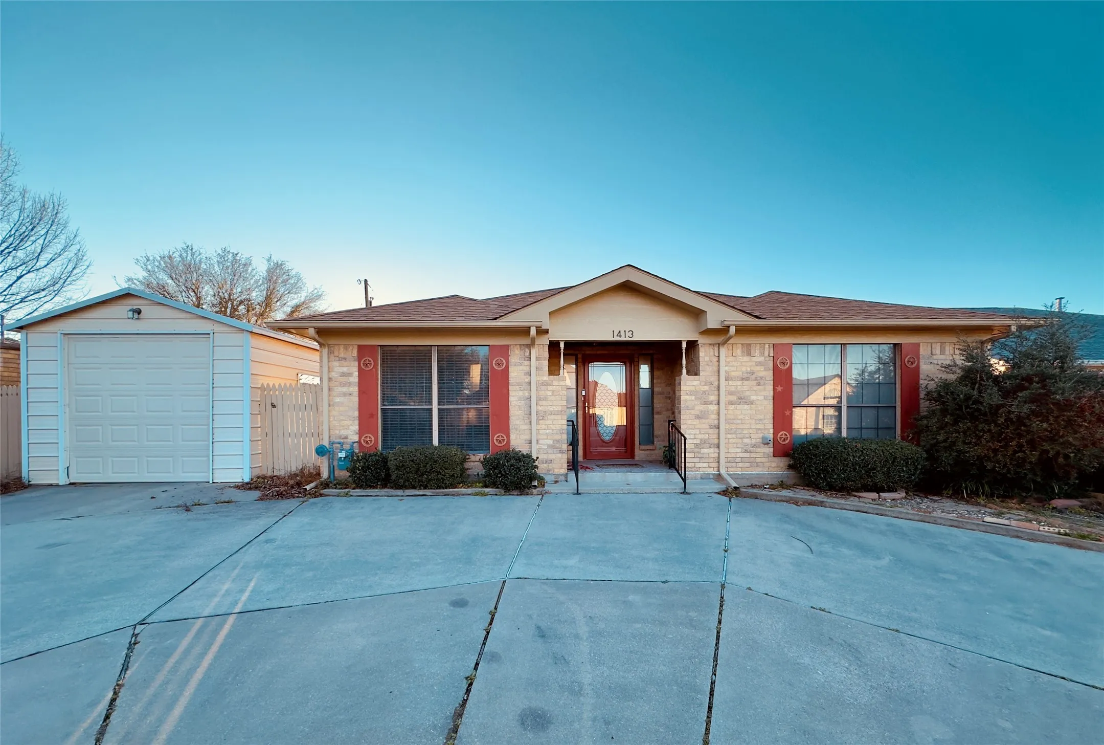 Single Family Residence For Sale in Hopkins County , 1413 Hickorywood Street, Sulphur Springs, Texas 75482, 2 Bedroom, 2 Bathroom, 3 Garage spaces, 1,654 Sqft, built in 1986, mls#21168040, Real Estate Agent in Sulphur Springs, Homes For Sale in Hopkins county, Homes For Sale in Sulphur Springs, Realtor in Sulphur Springs Texas, Real Estate Brokerage Independent Realty Texas, Luminita Cordes Realtor